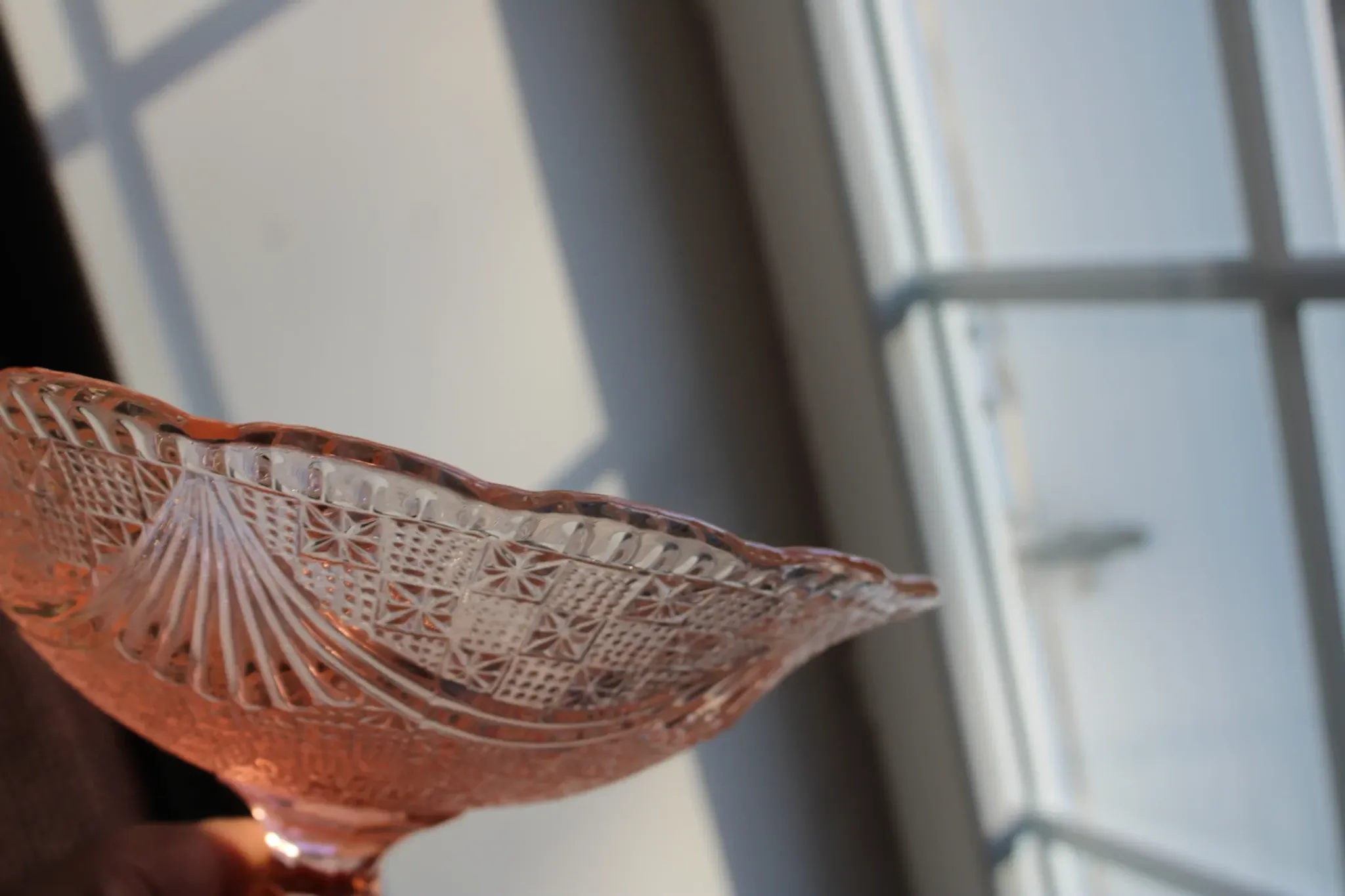 Vintage pink glass footed bowl – Star-decorated compote with draping – Ø 24 cm