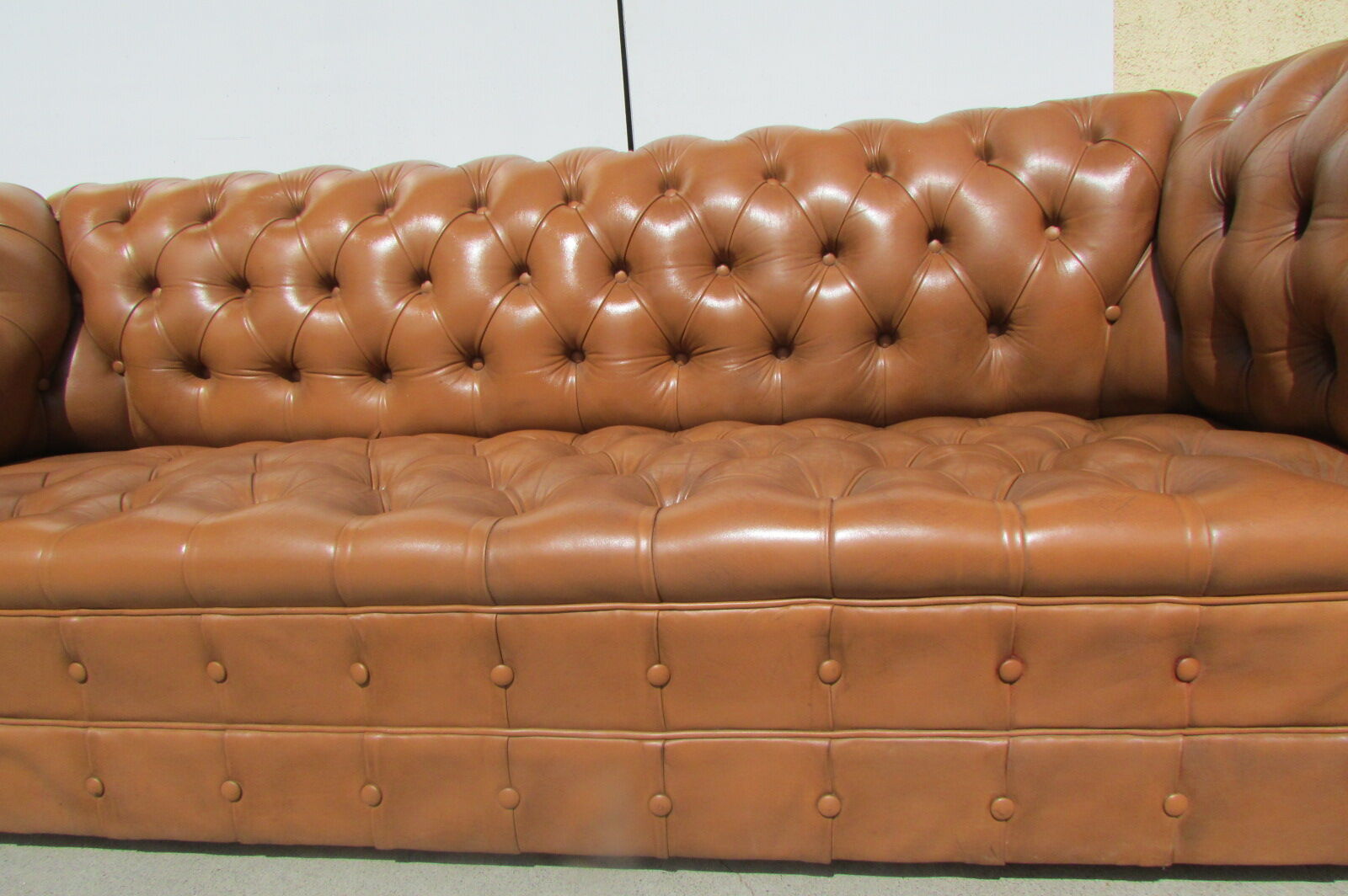 Sofa Chesterfield 3 seats patinated fawn leather