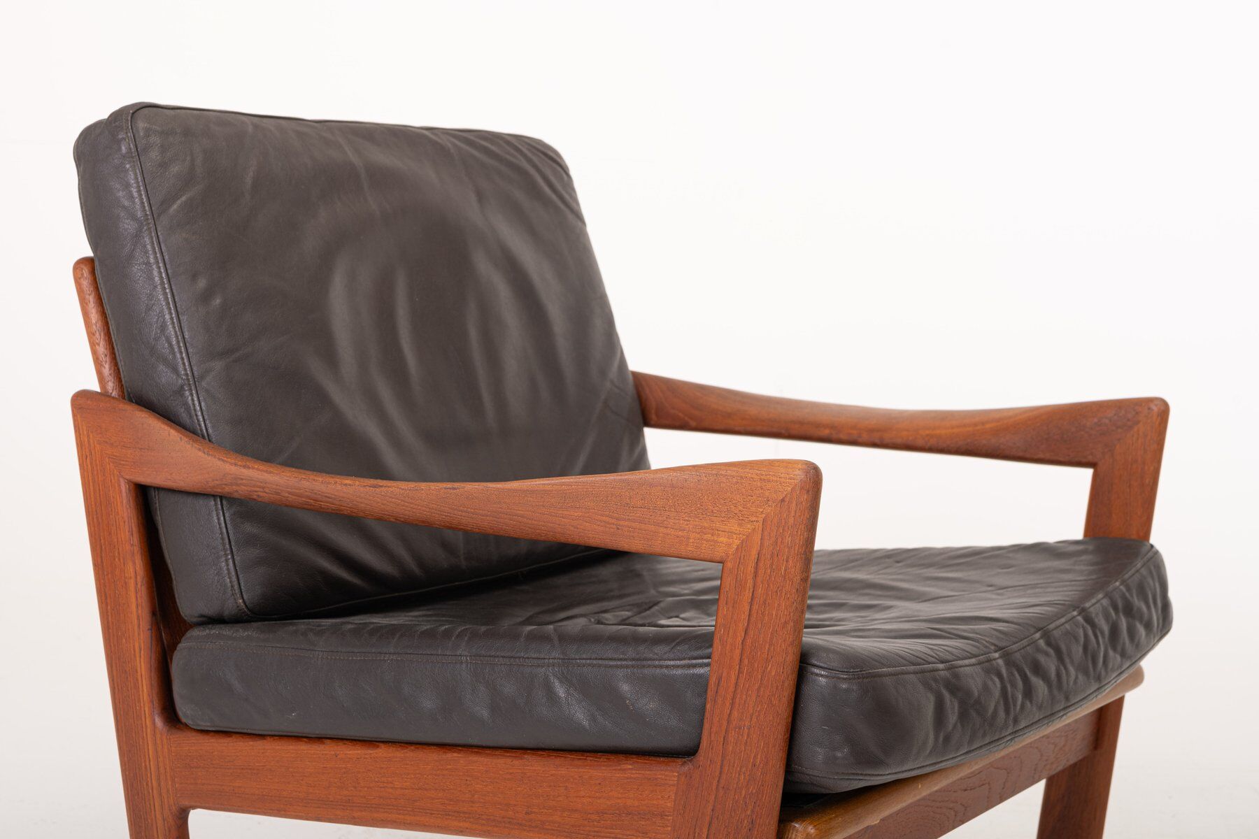 Vintage easy chairs by Illum Wikkelsø for Niels Eilersen, 1960s, set of 2