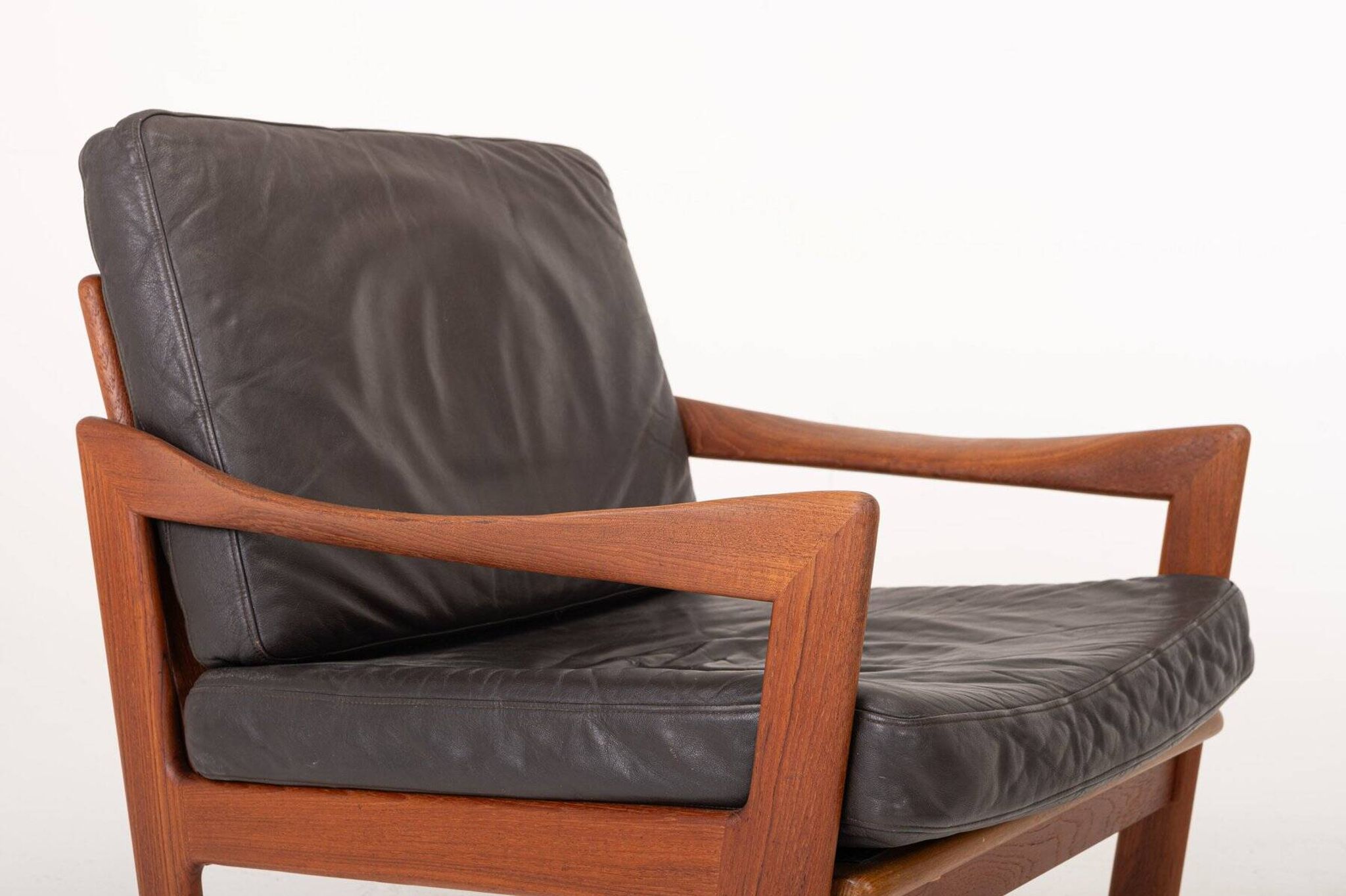 Vintage easy chairs by Illum Wikkelsø for Niels Eilersen, 1960s, set of 2