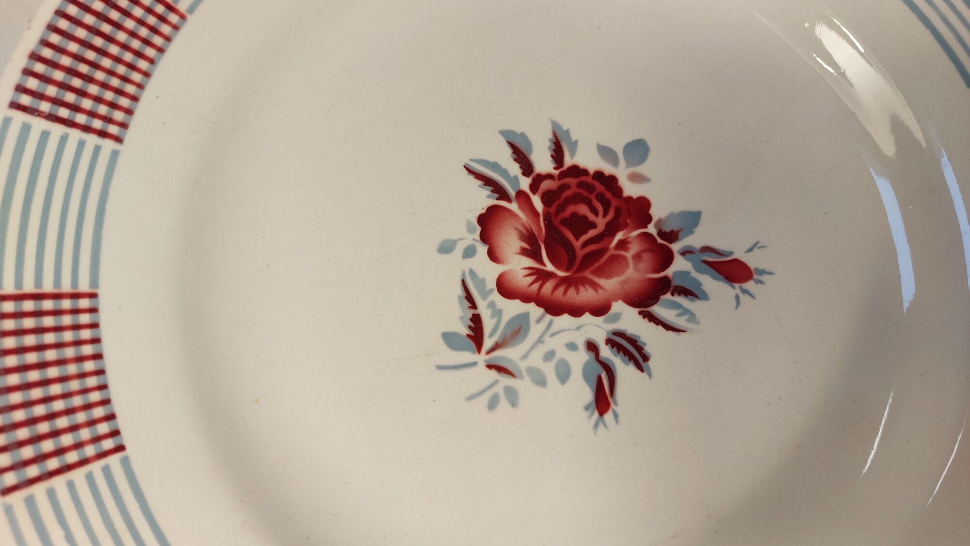 Set of 4 old flat plates from the earthenware factories of St Amand