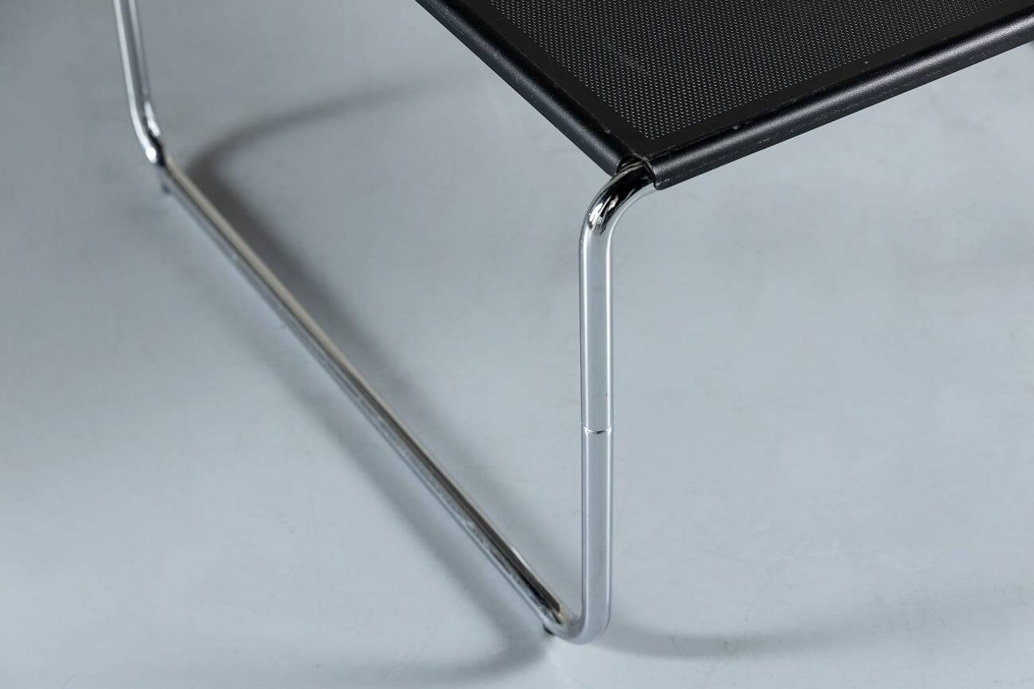 Table basse en métal noir et aluminium, Danemark, années 1970