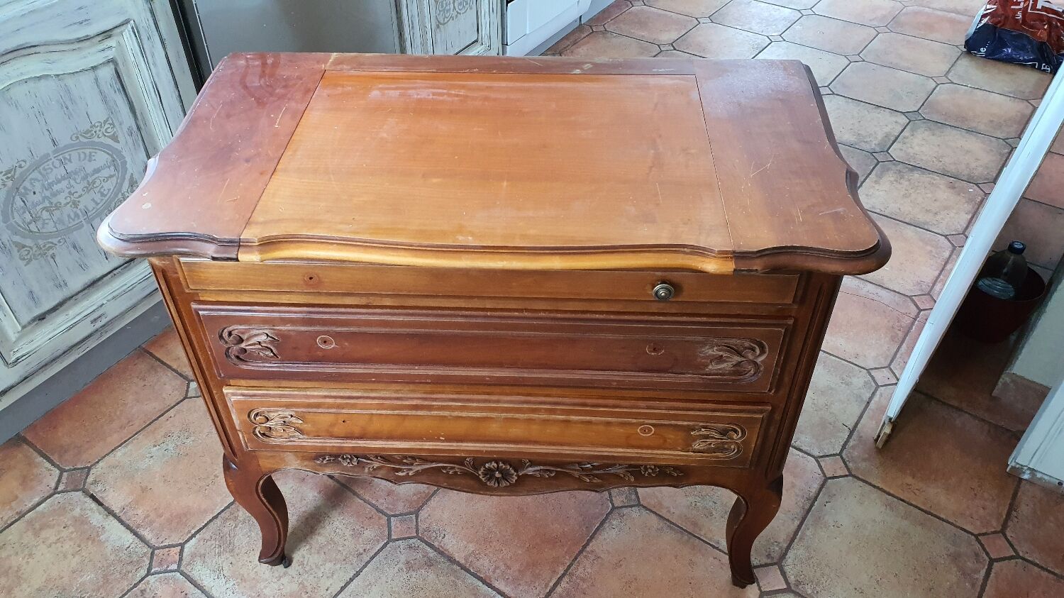 Jewelry chest of drawers