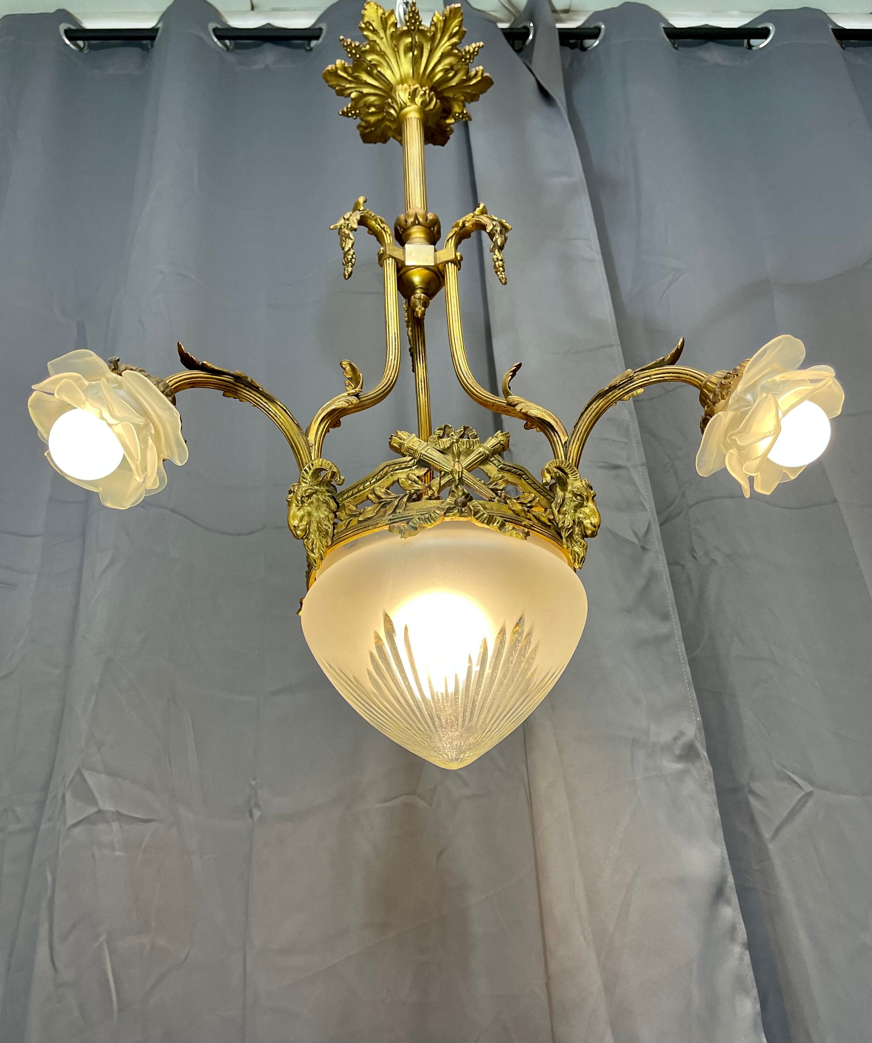 Bronze chandelier Napoleon III period very good condition