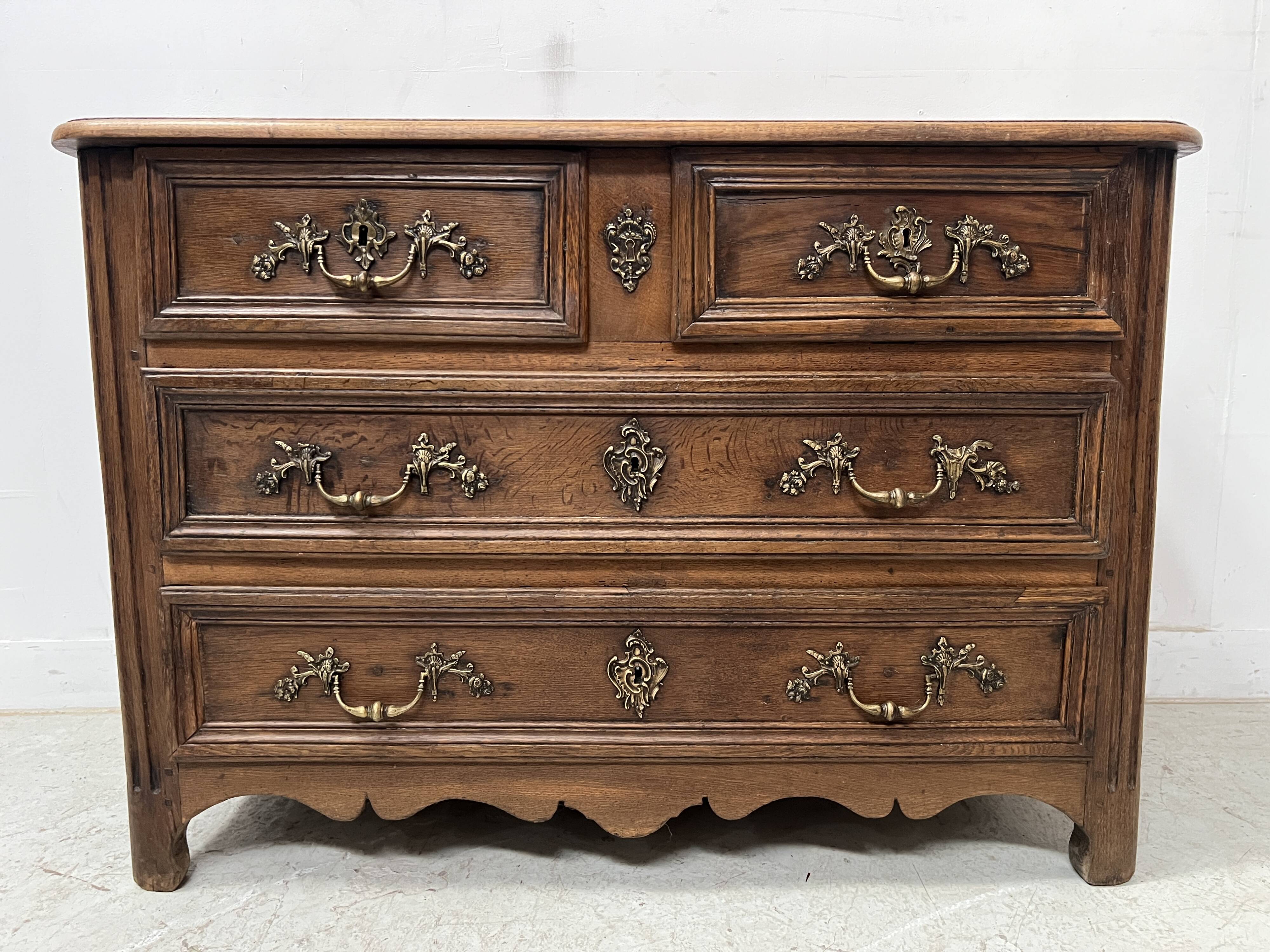 Louis XIV style chest of drawers in solid oak, 18th century