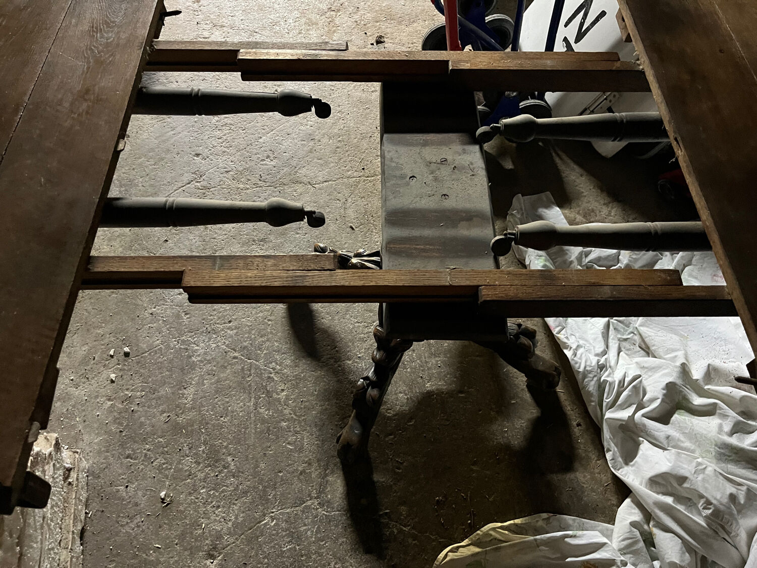 Dining table with 1930/40 system