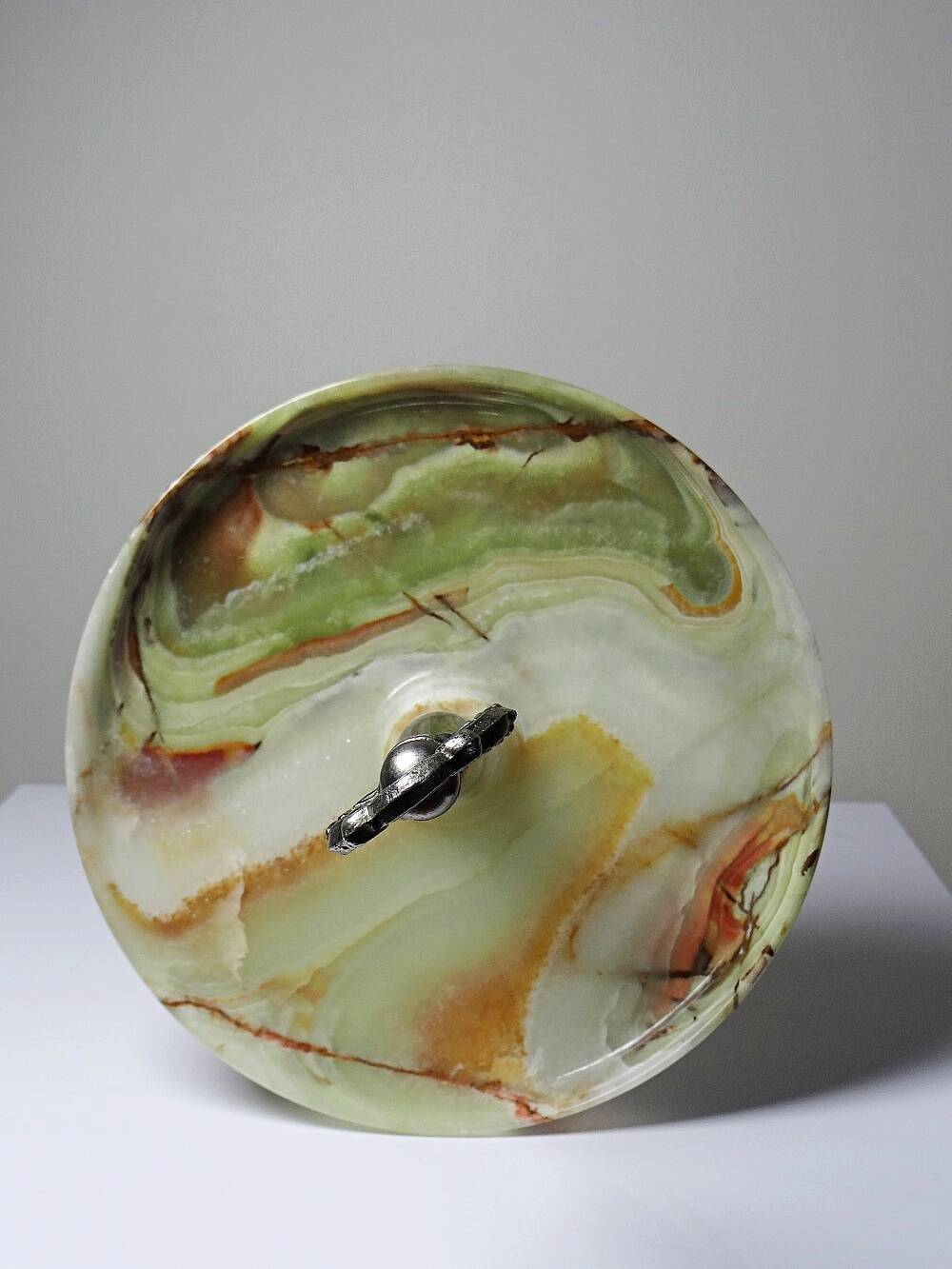 Rare display stand in green onyx and silver-plated metal, Italy, vintage 1935-1955.