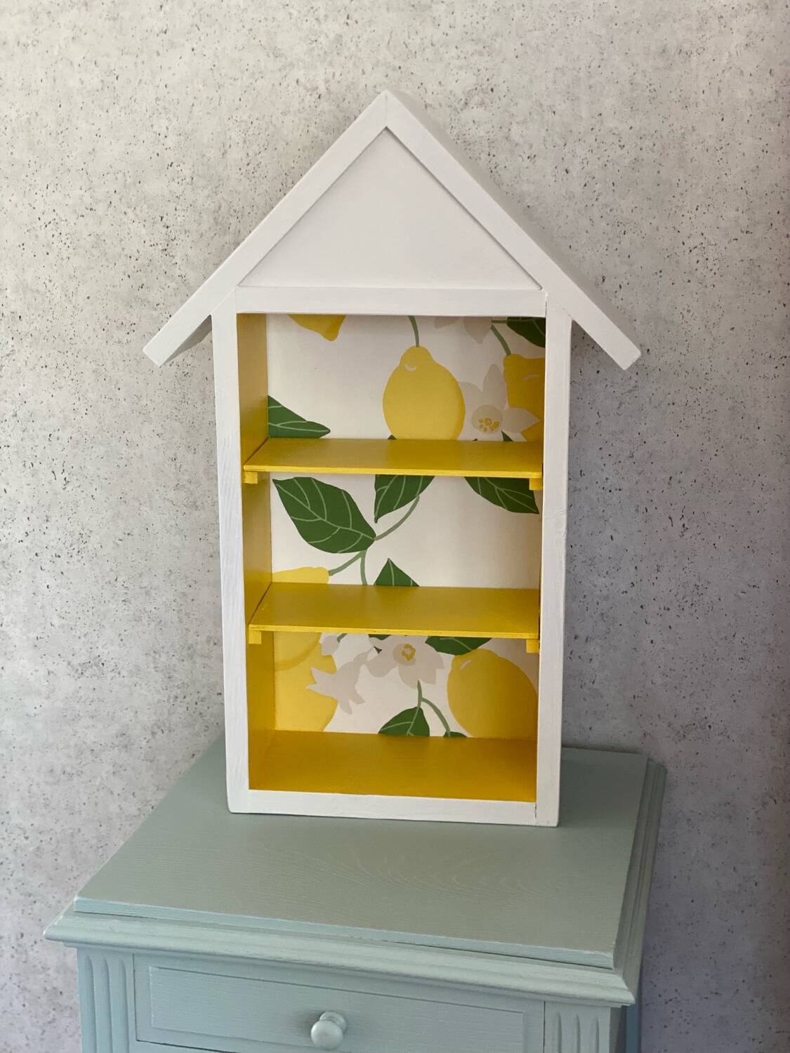 'Lemon' wooden shelf