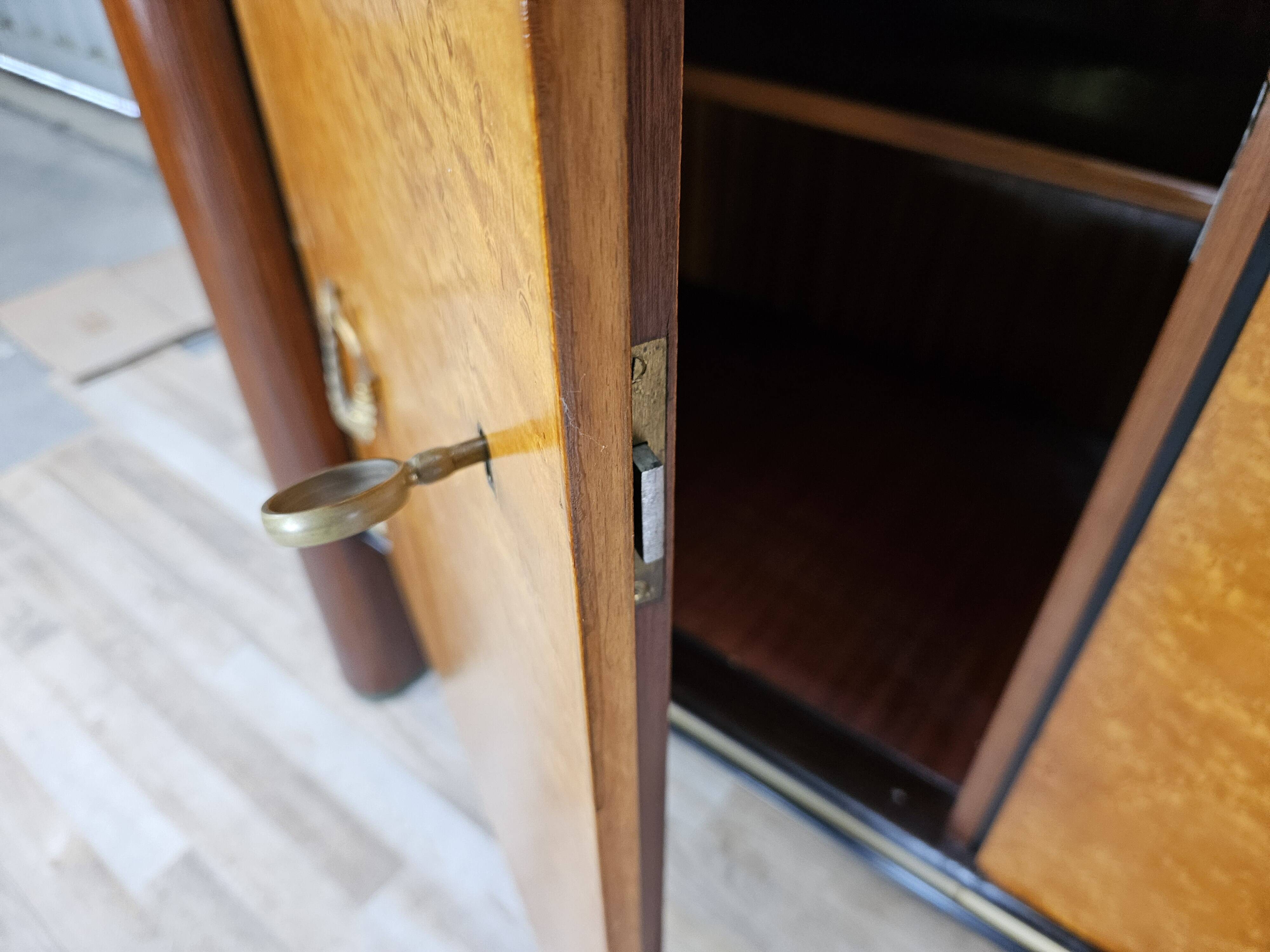 Art Decò Sideboard in Mahogany and Maple with Black Glass and Brass Finishi
