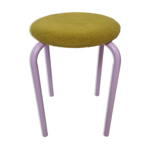 Tabouret lila contemporain