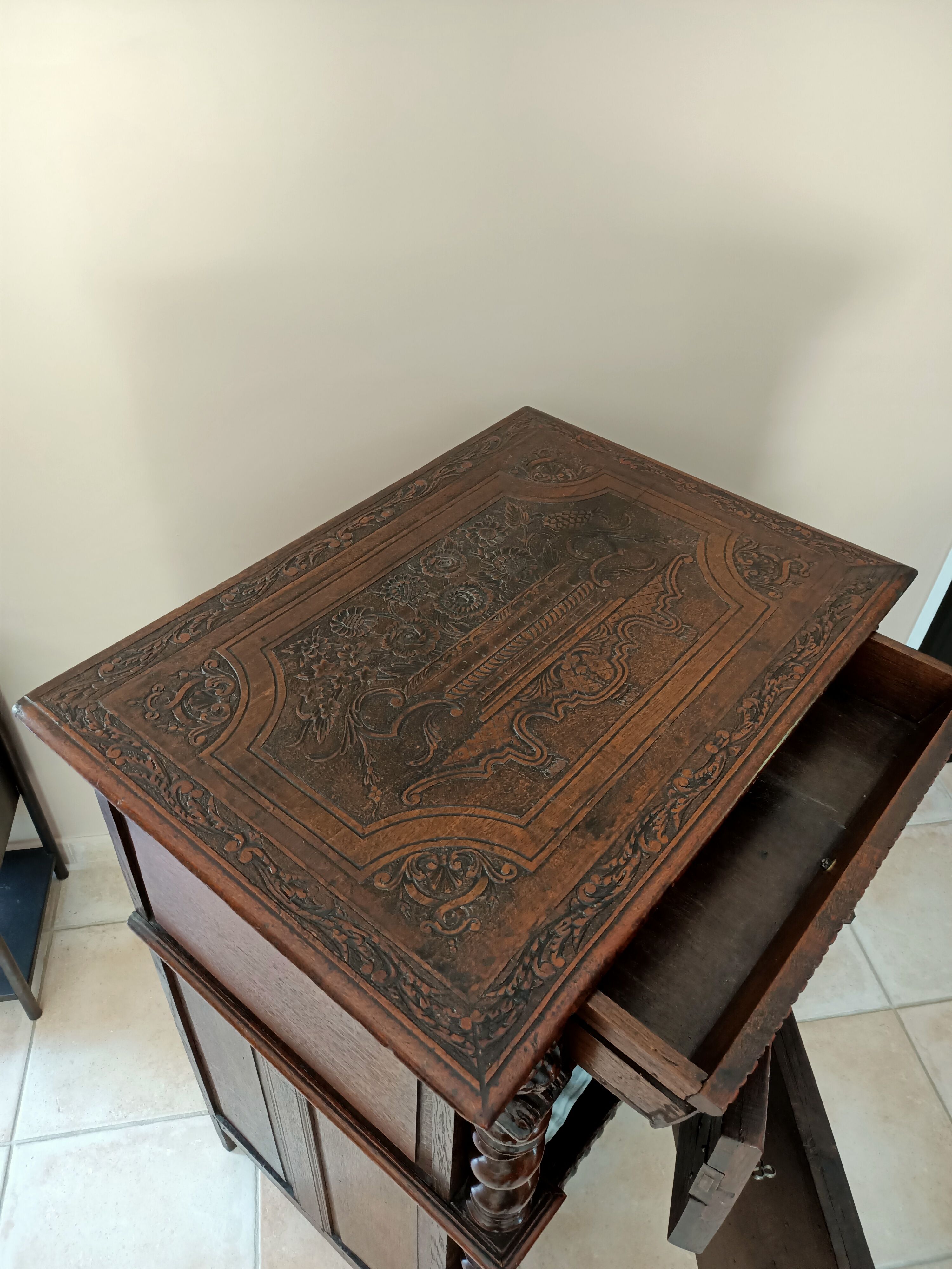 Dutch credenza XVIIE solid oak