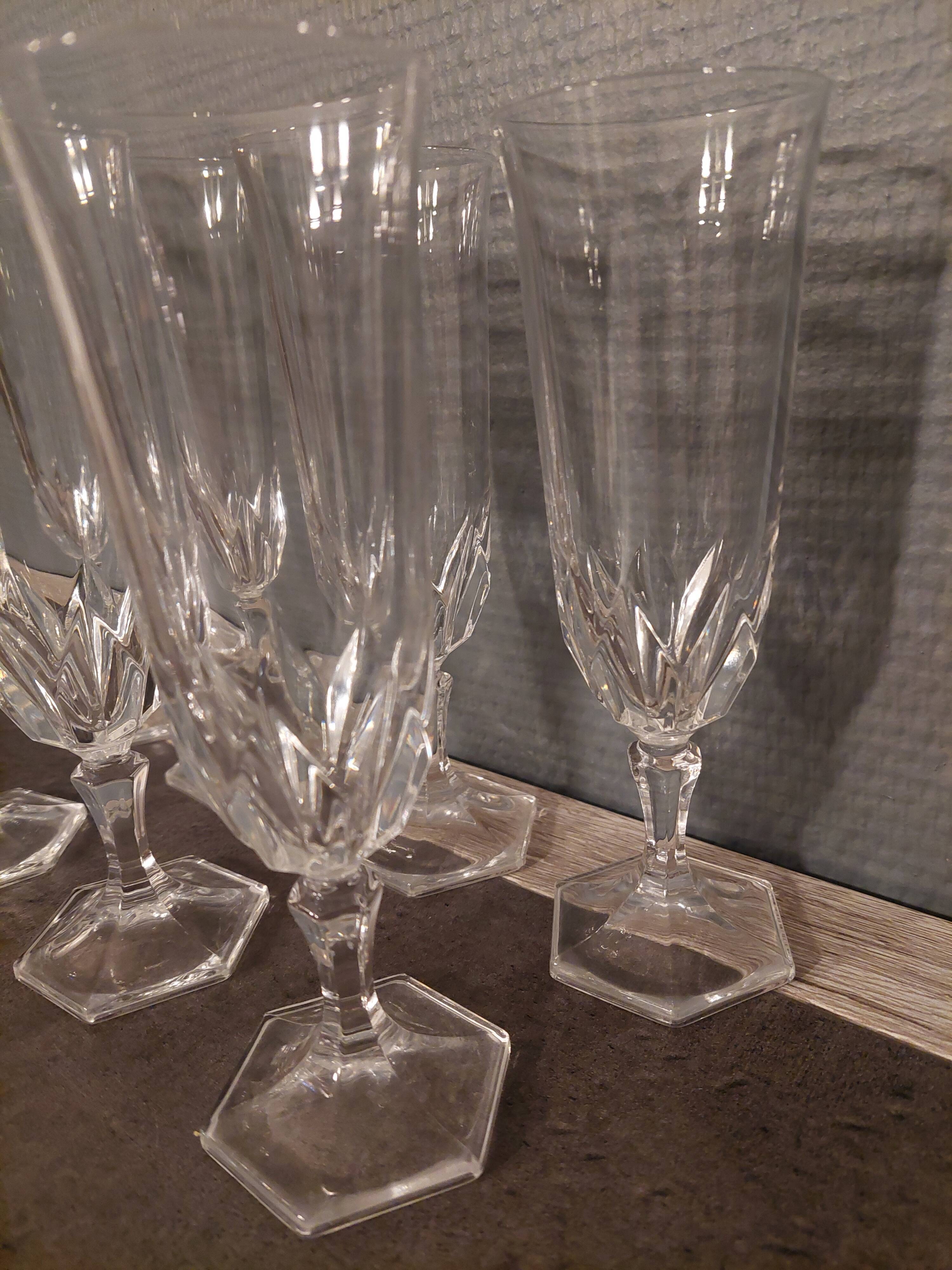 8 flutes in Champagne