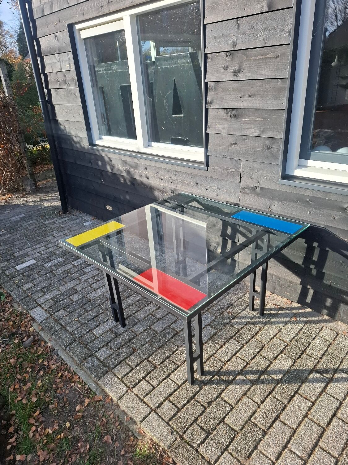 Vintage postmodern dinertable