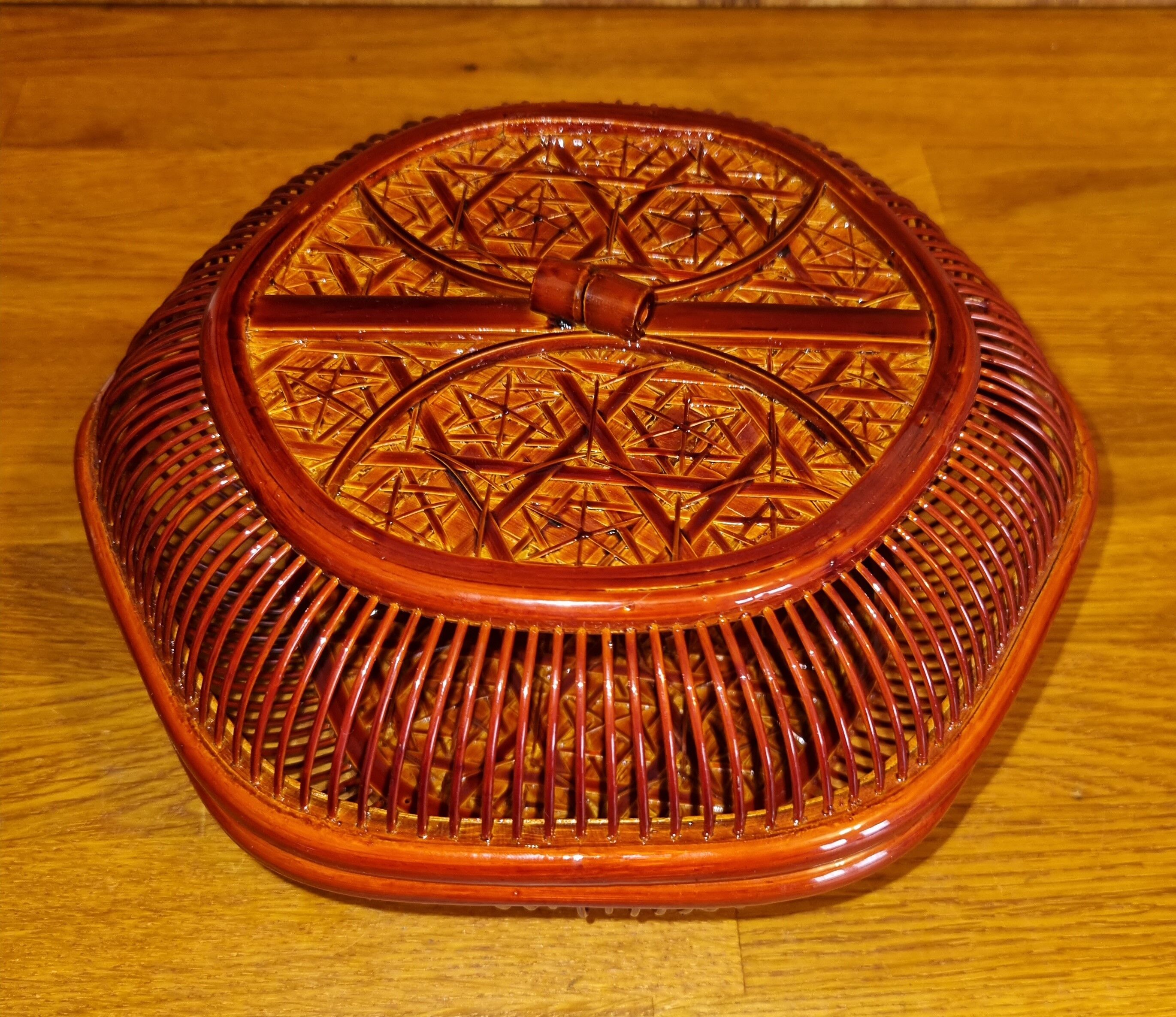 Lacquered bamboo box