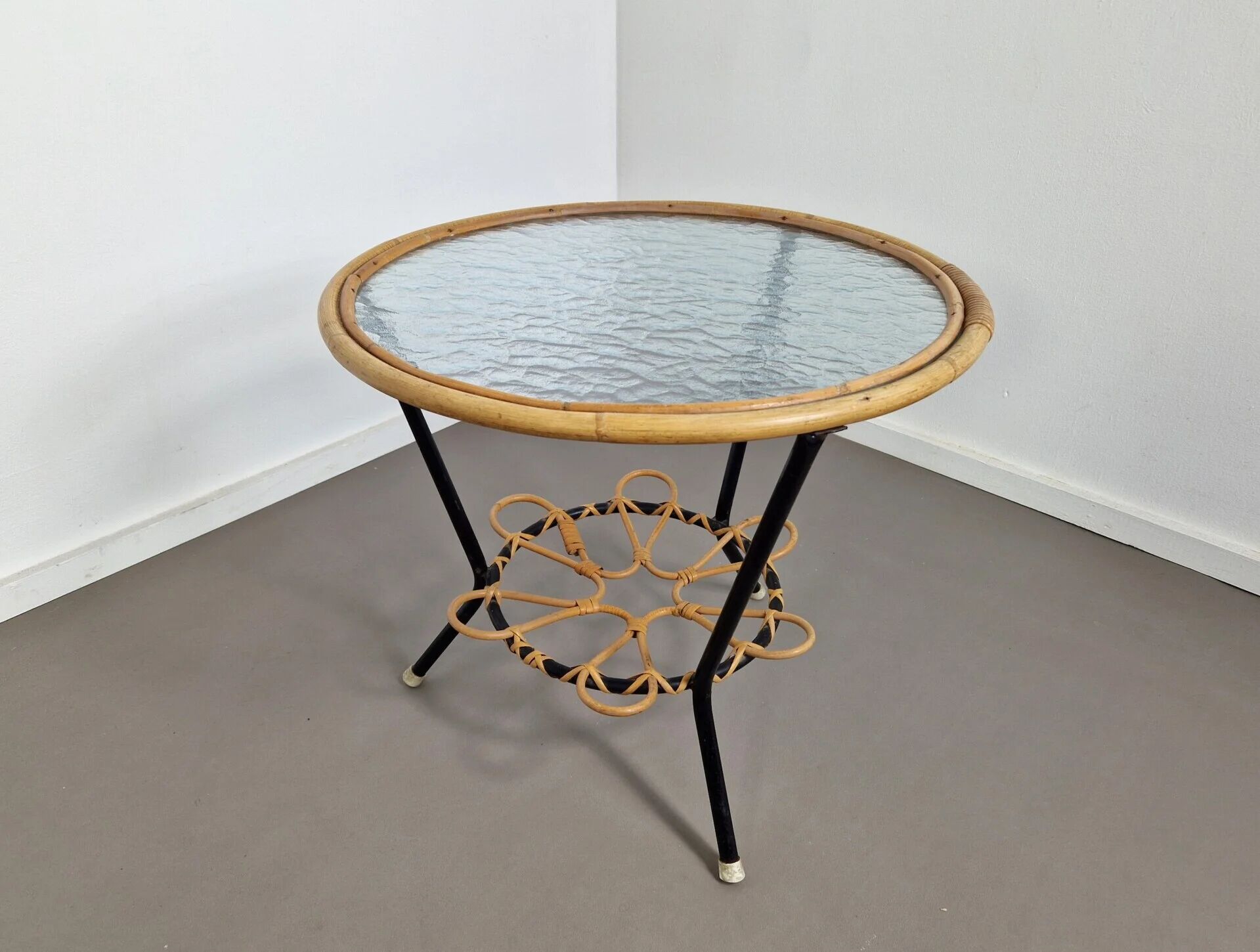 Rohé Noordwolde | Rattan side table