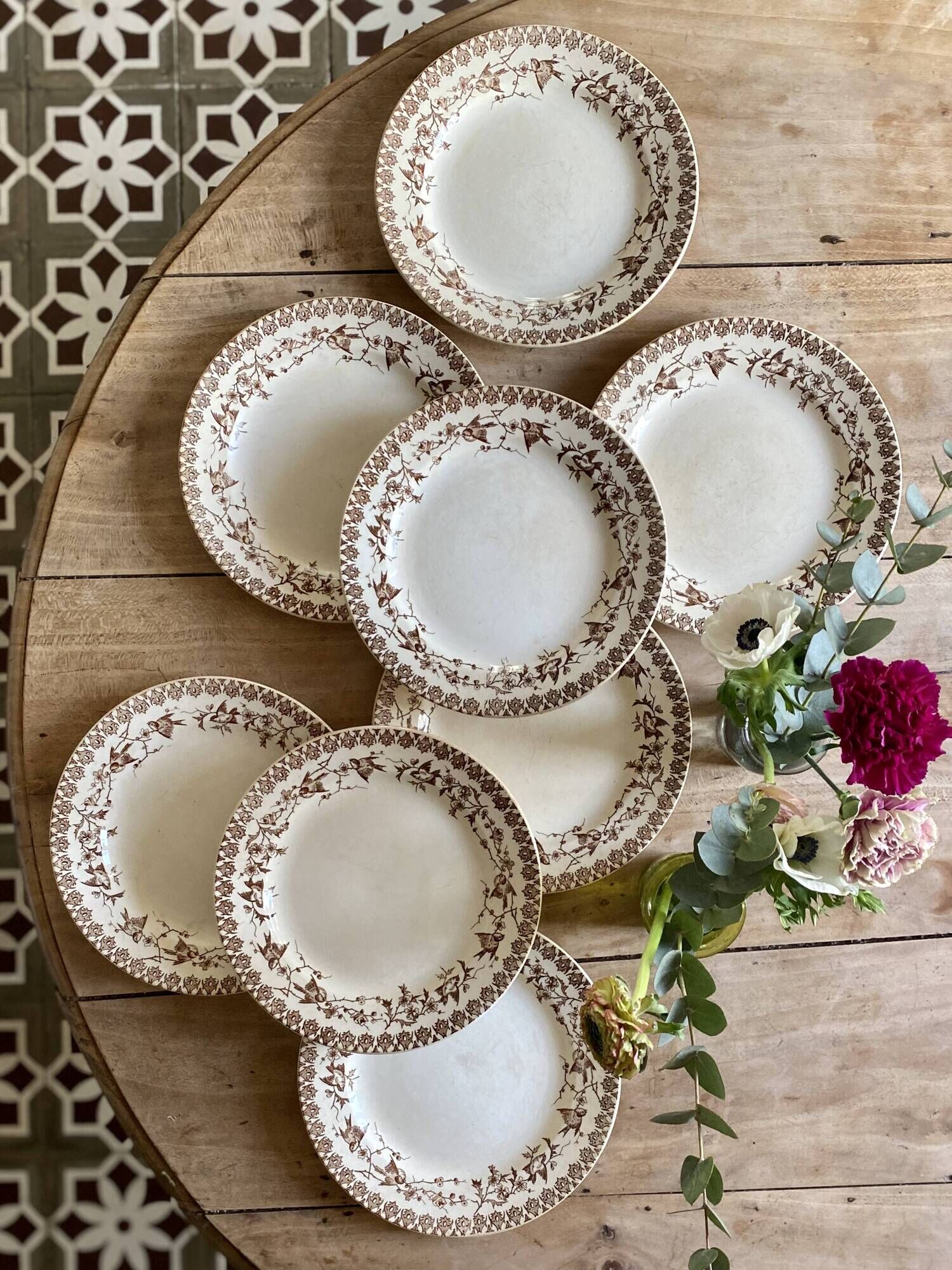 Set of 8 old flat plates in iron earth, decorations of HBC swallows