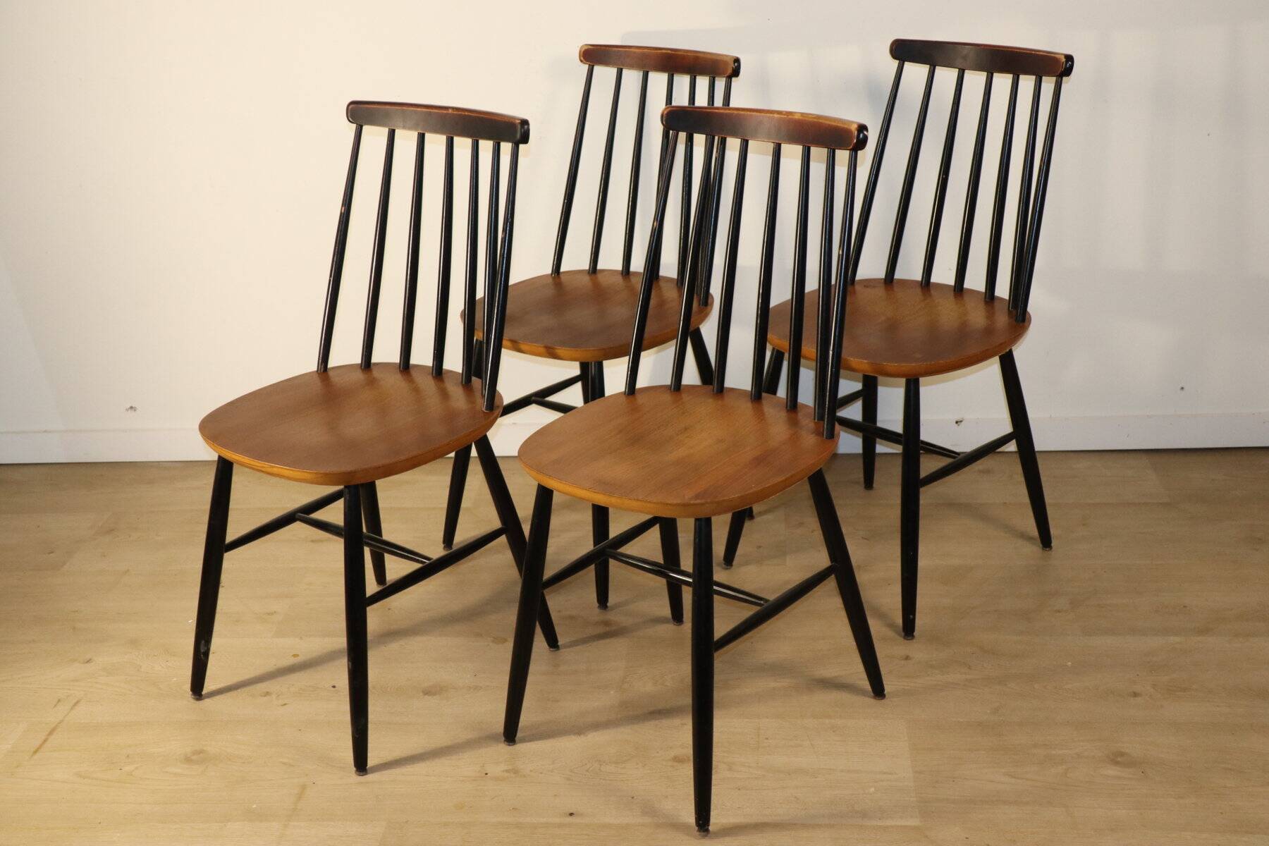 Set of 4 vintage wooden chairs, 1960.