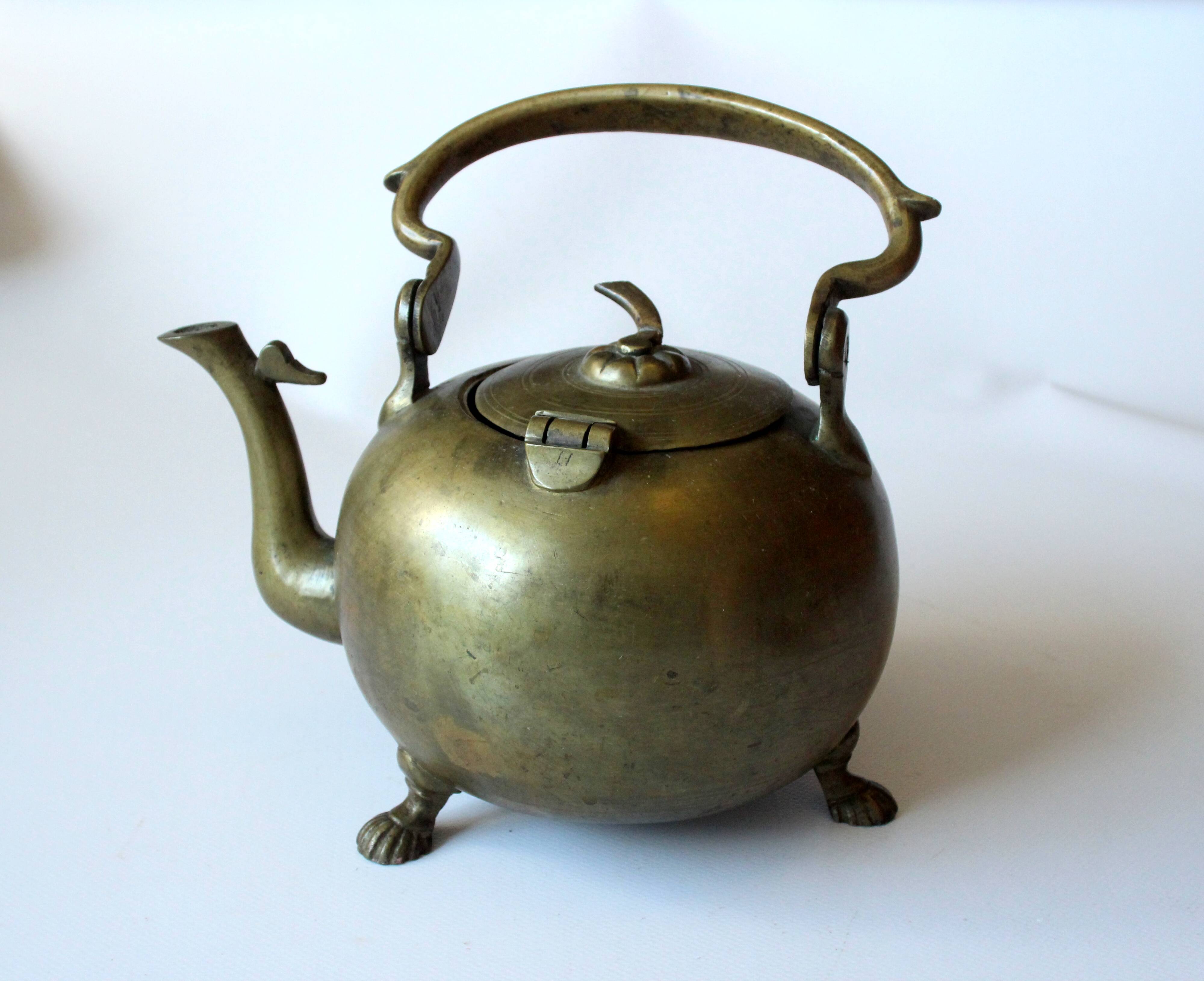 Teapot made of bronze - Vintage