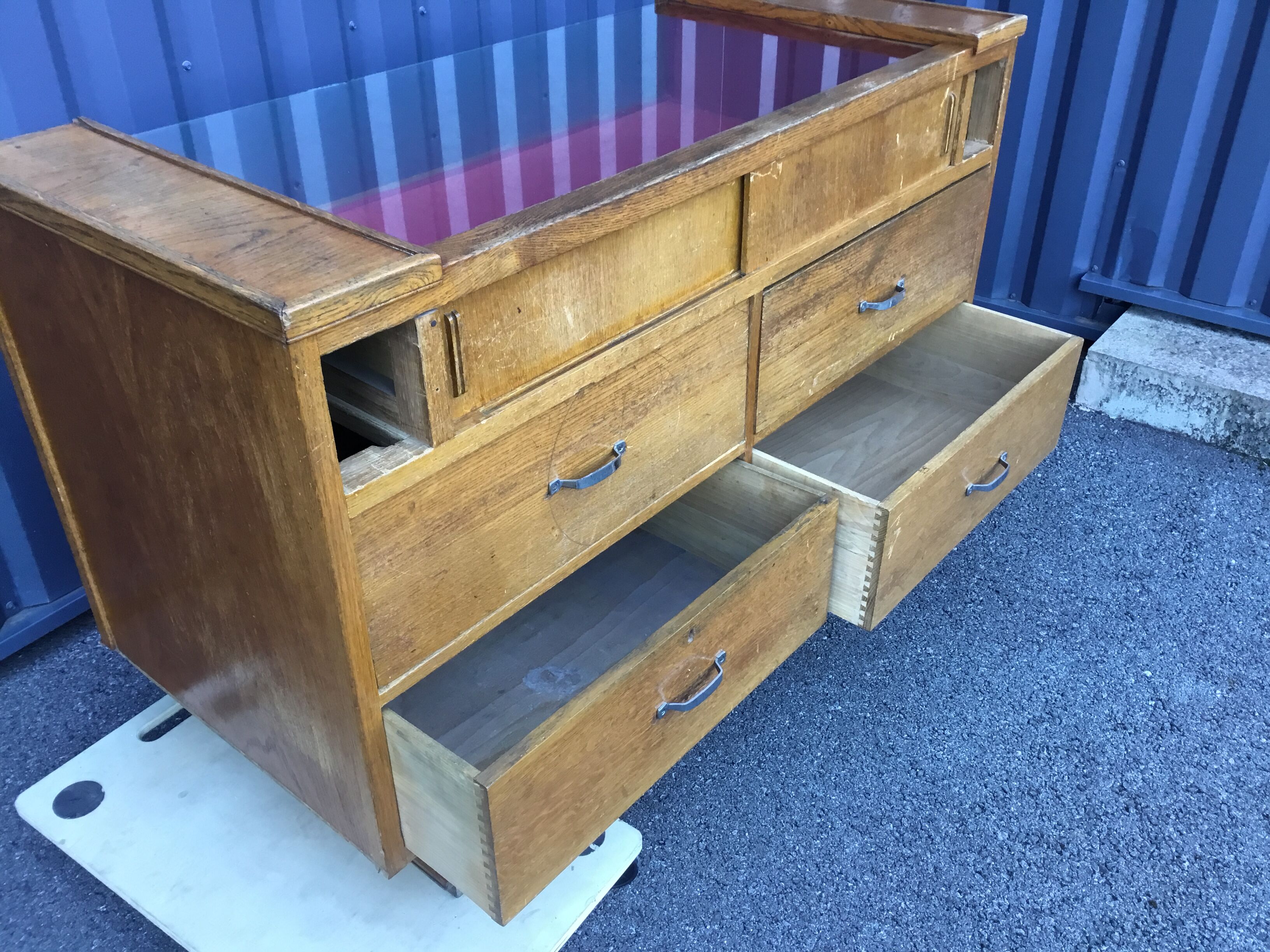 Store window counter