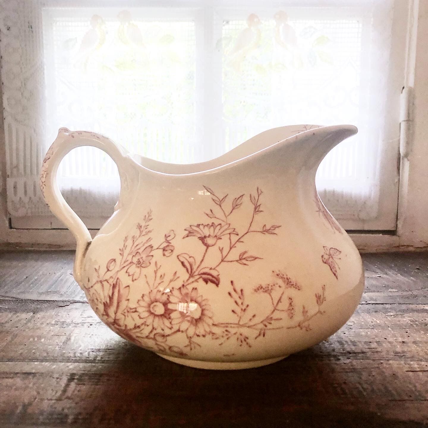 Pink iron earth toilet pitcher