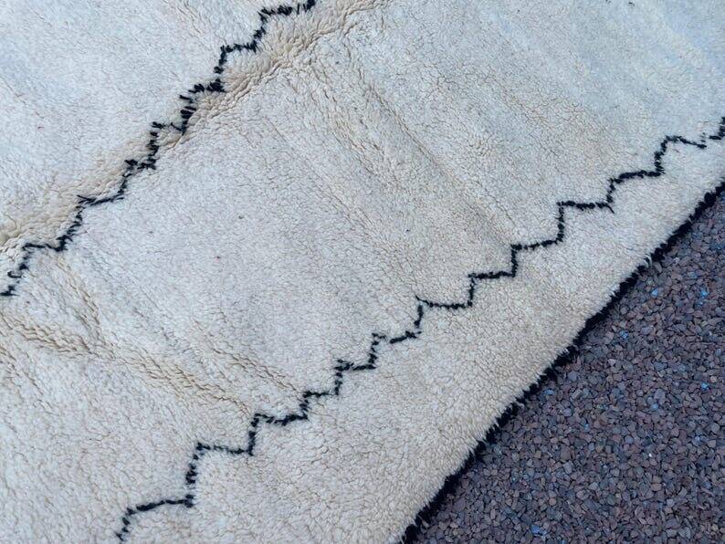 Handmade traditional pure wool rug, size 150/250 cm.