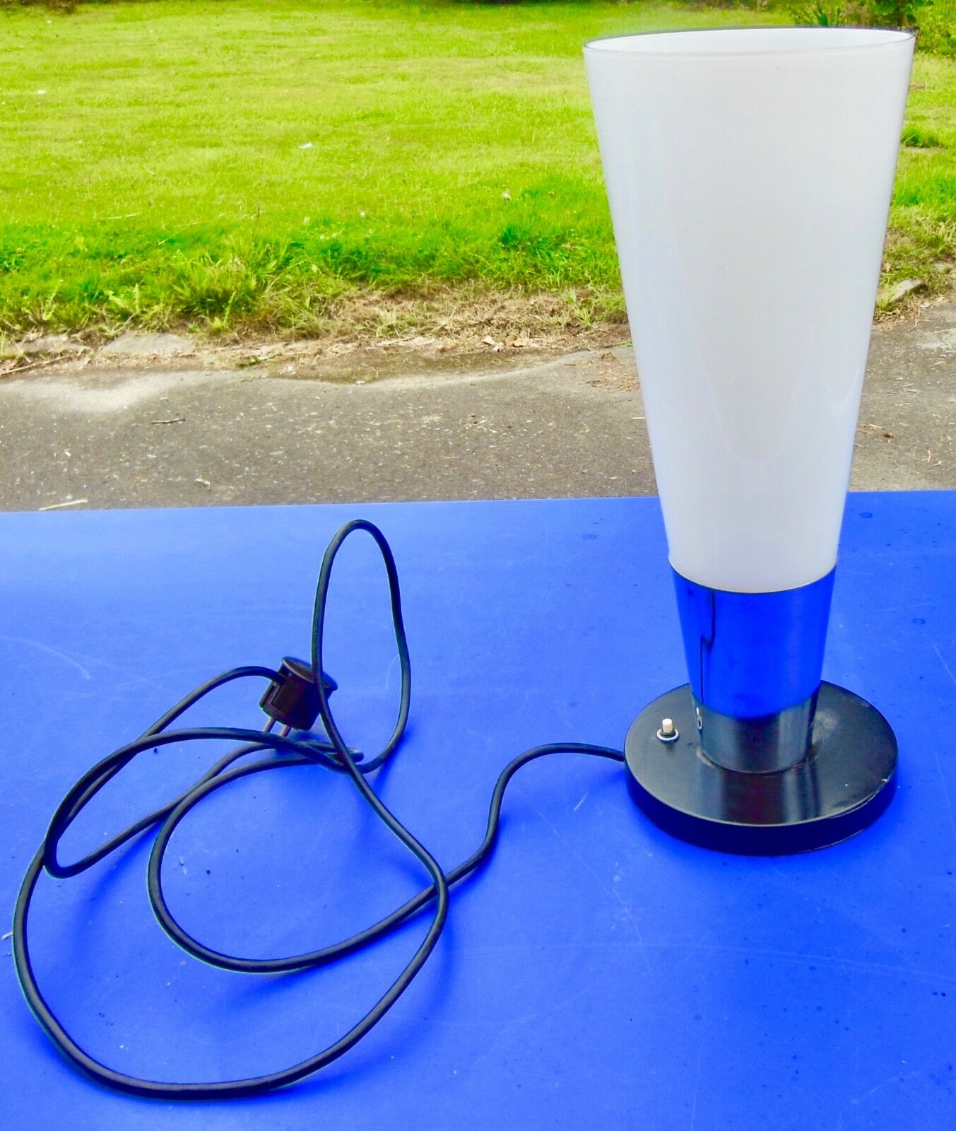 Old lamp design art deco vintage metal and opaline