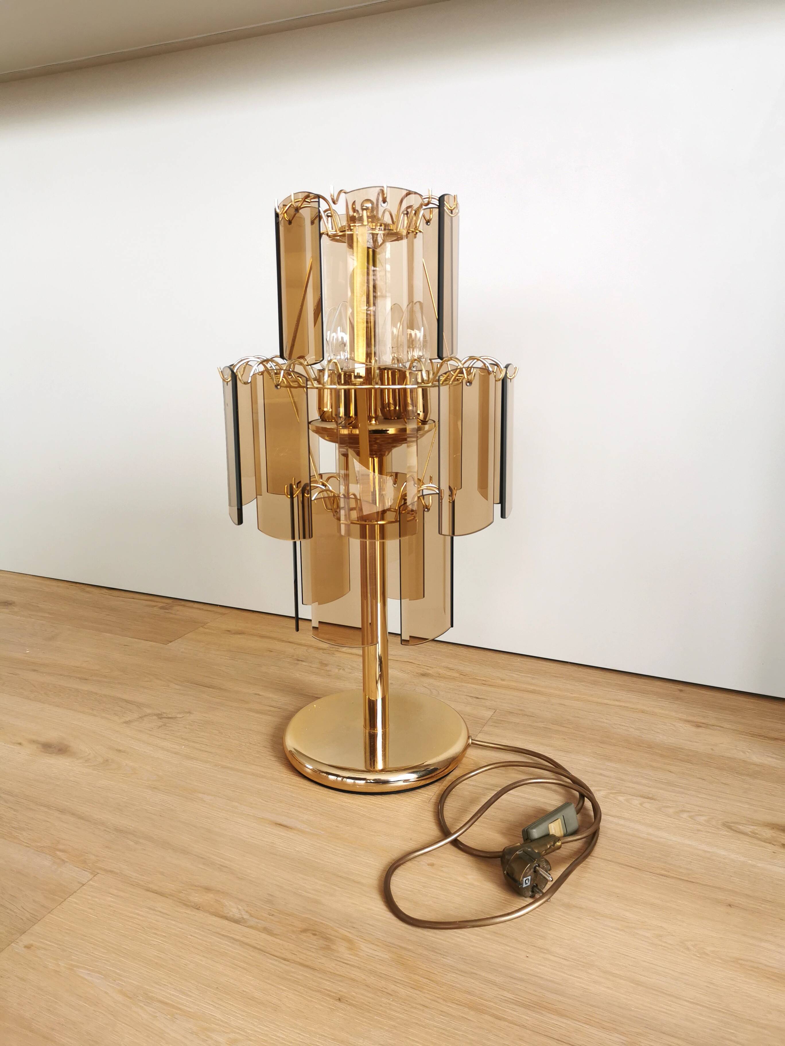 Lampe de bureau vintage en verre fumé : EGLO Leuchten, table dorée autrichienne des années 1980