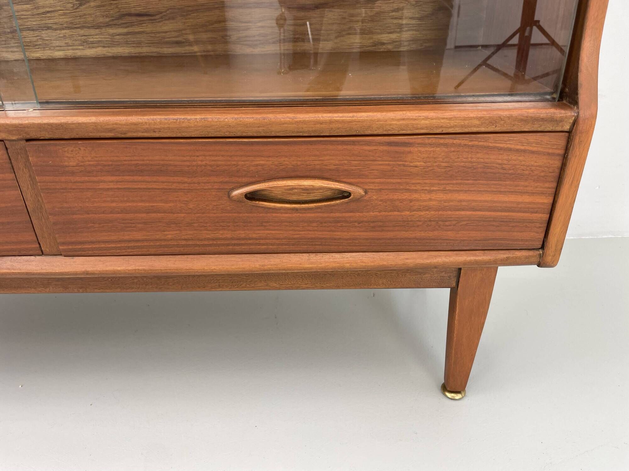 Vintage Jentique small wall unit/display cabinet from the 1960s made of teak