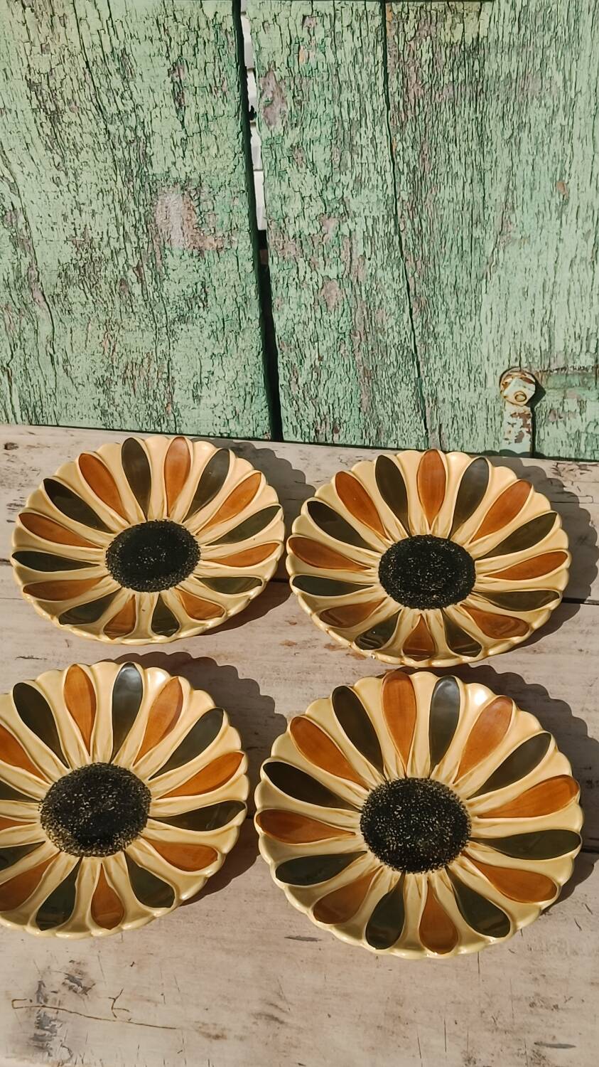 Sunflower bowls from Gien