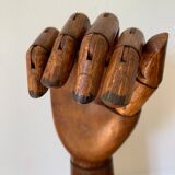 Main articulée en bois