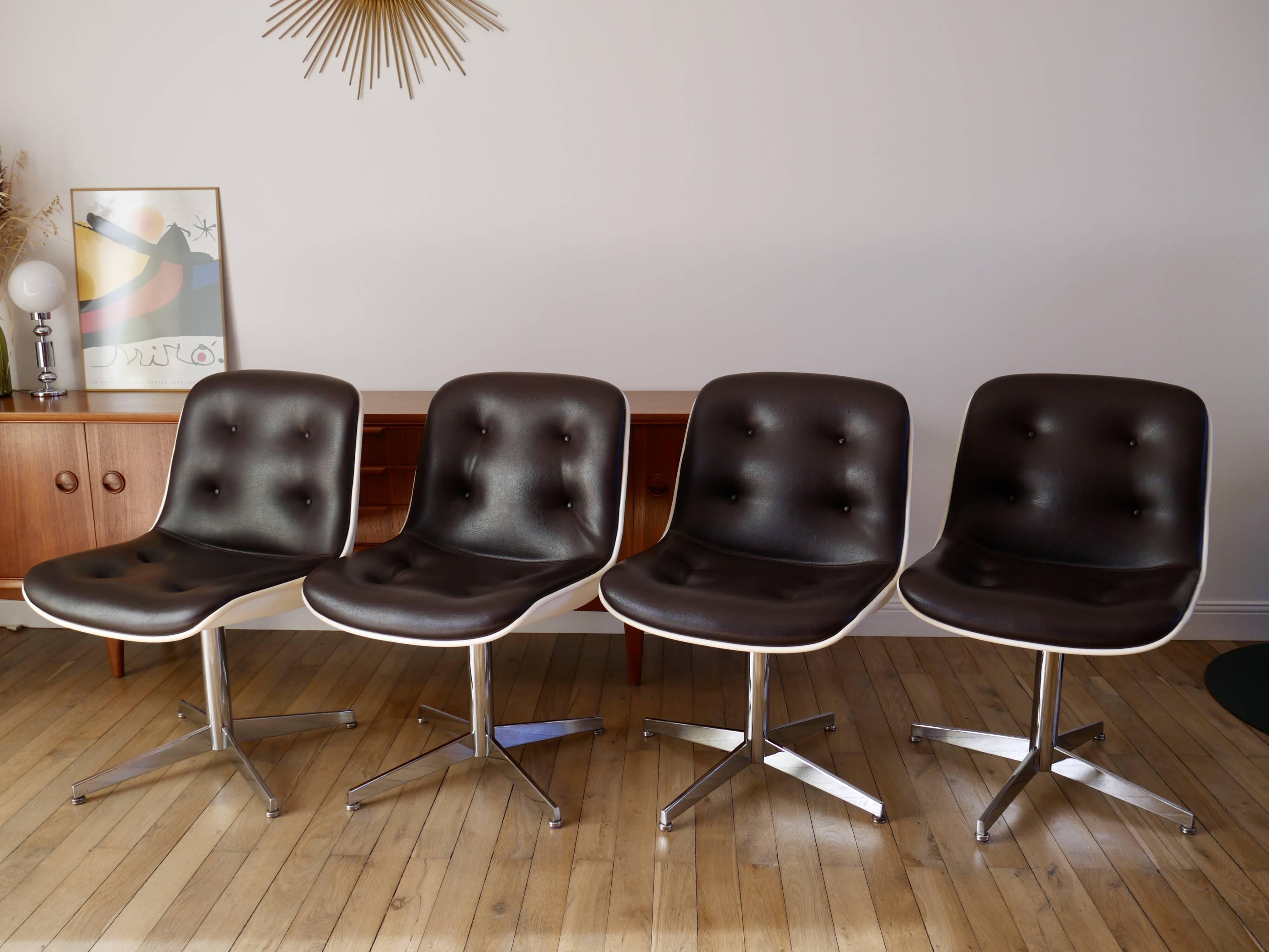 Set of 4 Executive Strafor shell chairs in leather, plastic and chrome 1970s