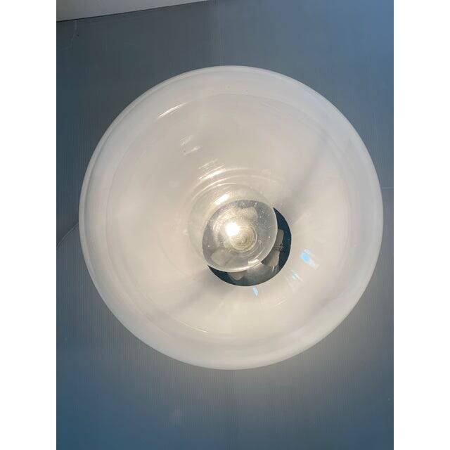 Contemporary scenographic murano vanished-white murano glass table lamp in 70's style