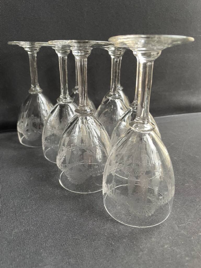 8 guilloché footed glasses – Art Nouveau