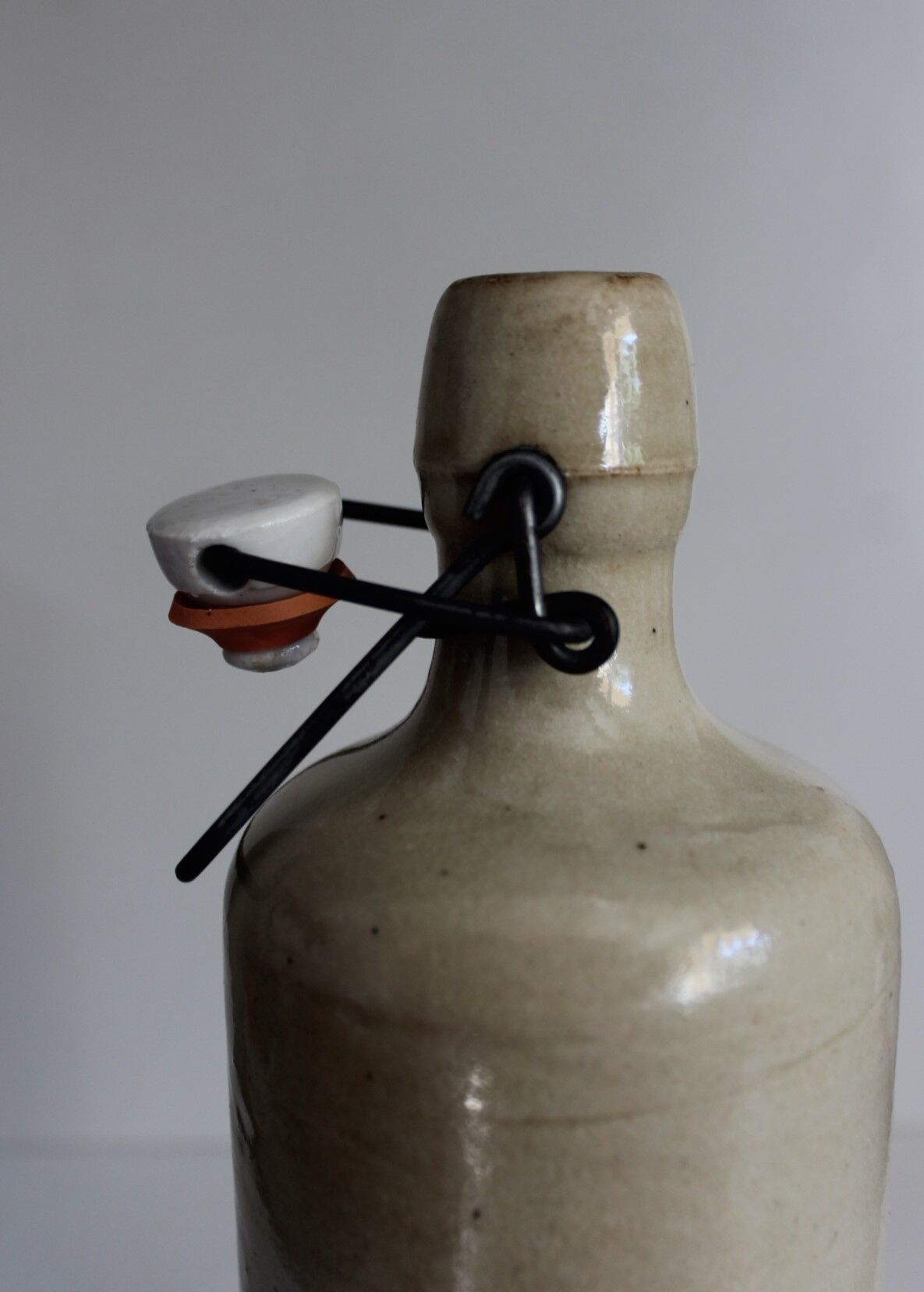 Bouteille en grès vernissé  à bouchon hermétique