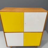 Armoire U-450 en placage de chêne, variante jaune et blanc, Jiří Jiroutek pour Inte