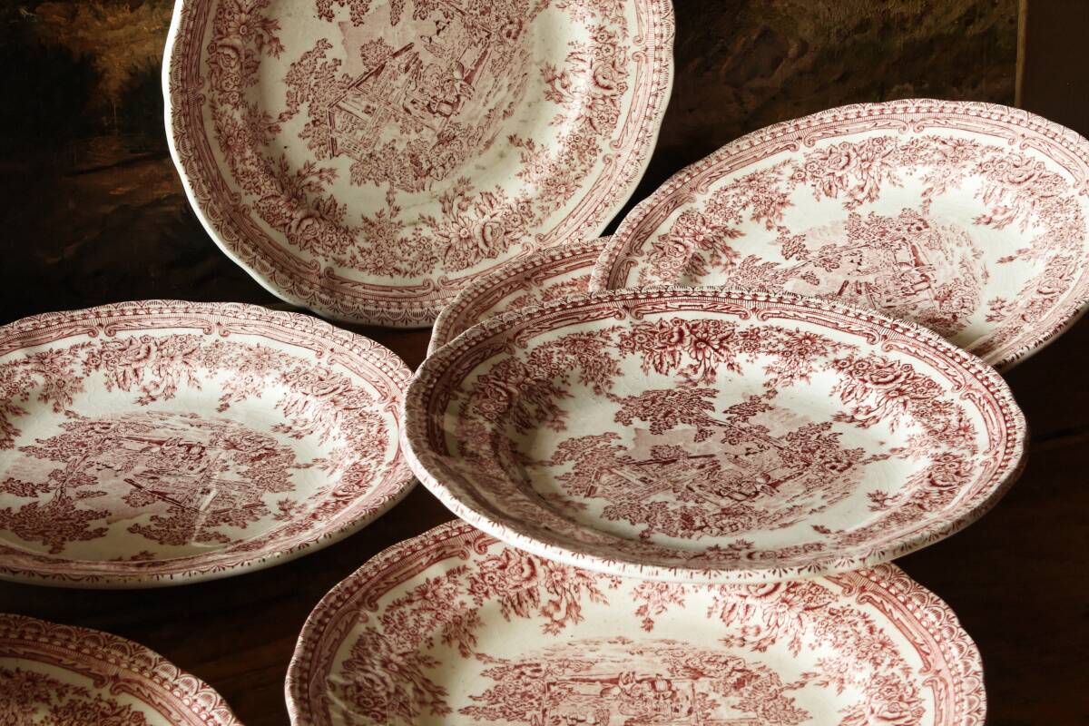 Set of 11 dessert plates in English earthenware.