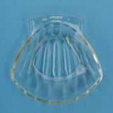 Lot of 12 vintage scallop shell cups in PYREX 435 glass, new in their display