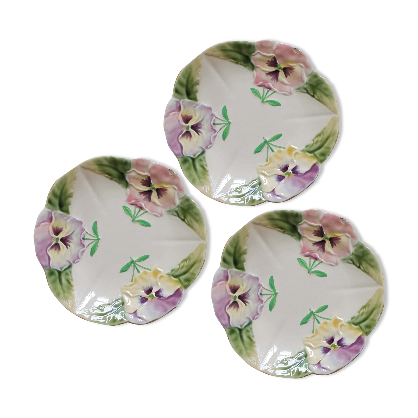 3 plates in slurry "Pensées" Choisy-le-Roi, nineteenth century