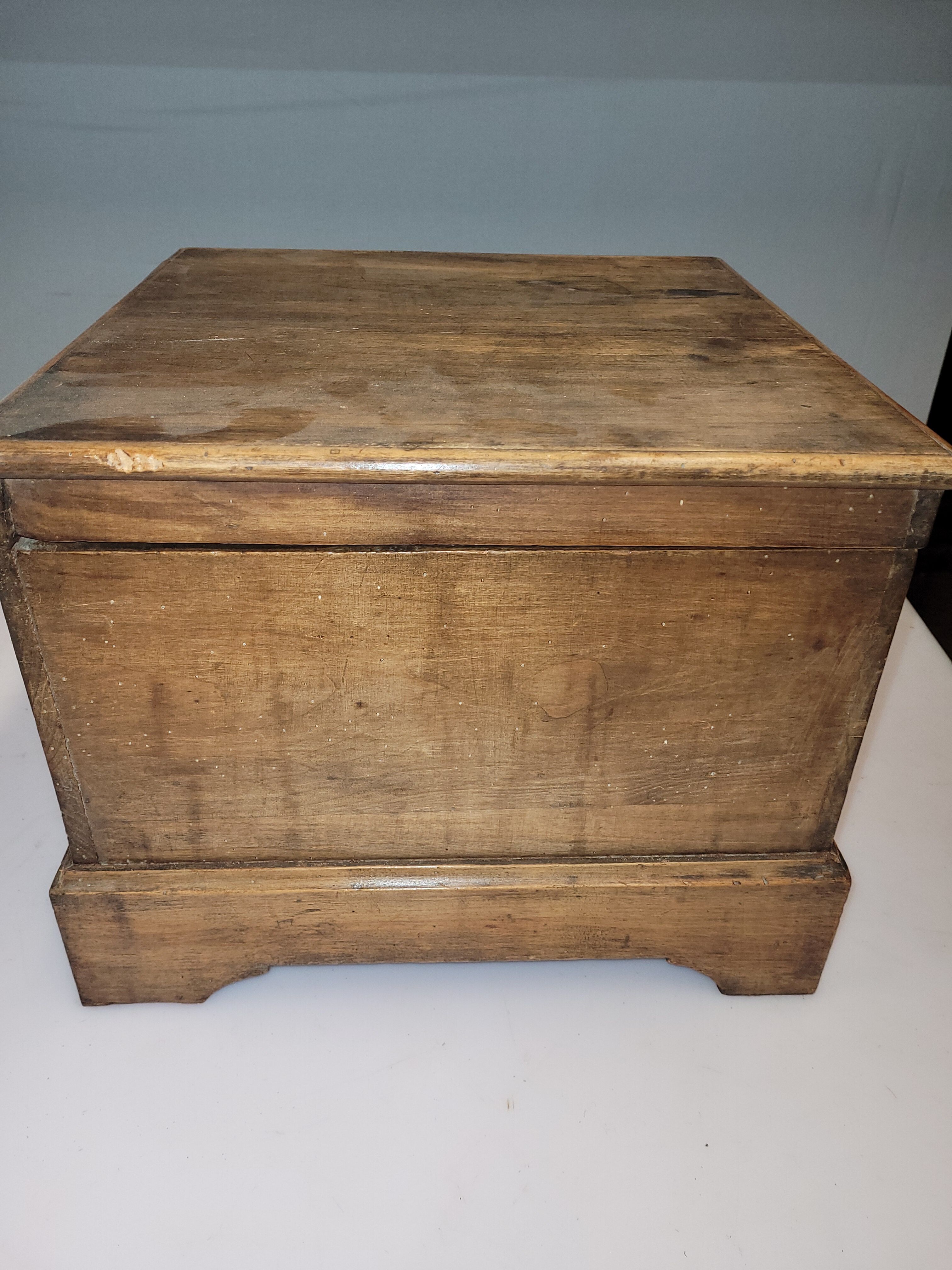 Coffre en bois