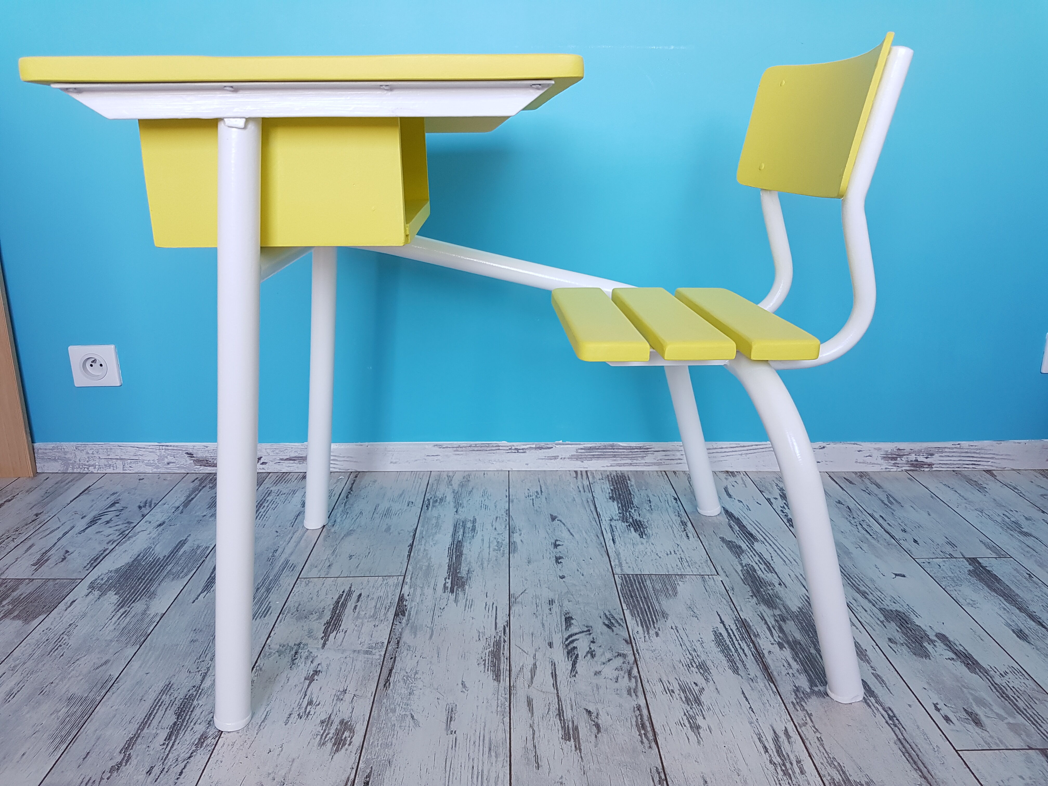 Bureau enfant vintage rénové