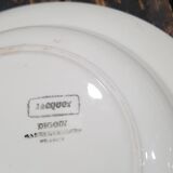 Plate Digoin Sarreguemines model Jacquot red