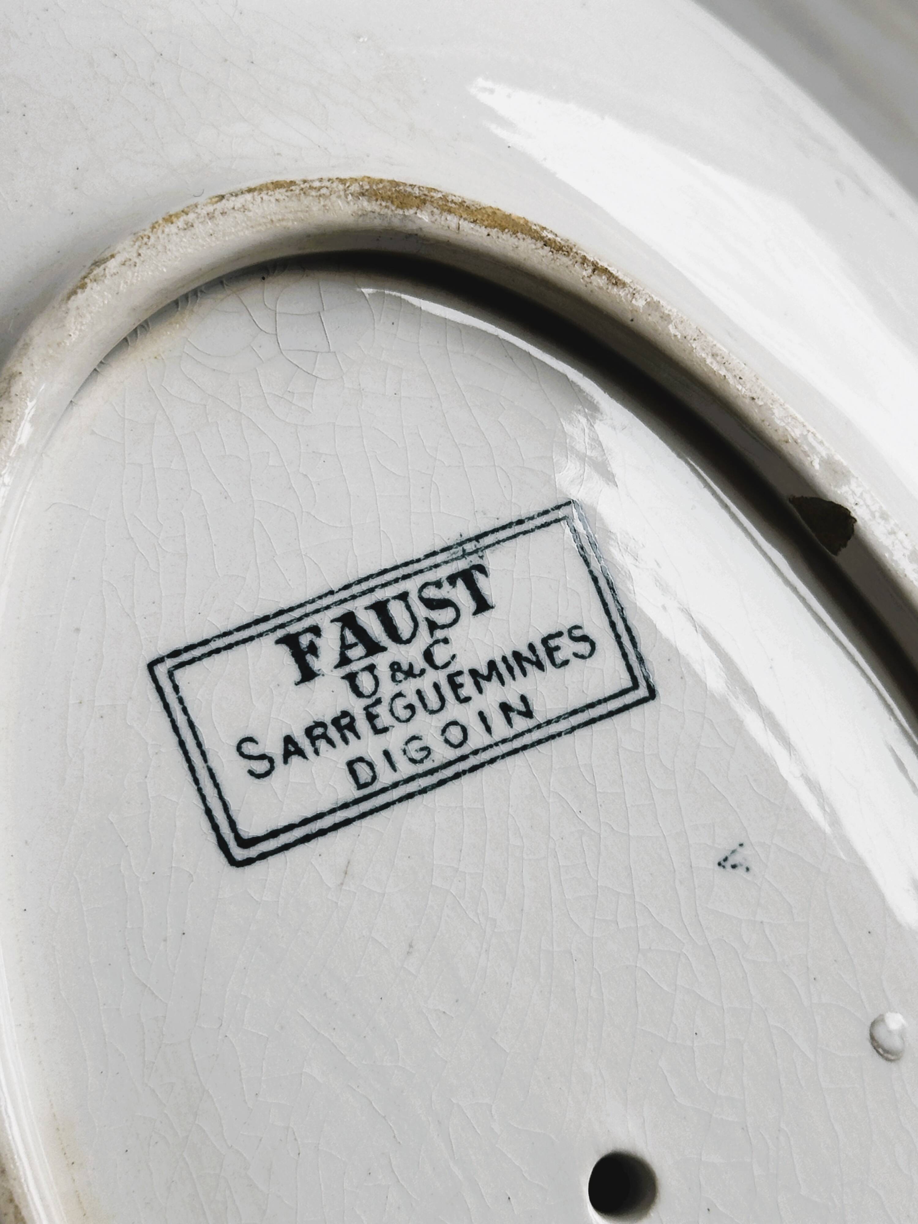 Gravy boat on earthenware frame Digoin Sarreguemines Faust.