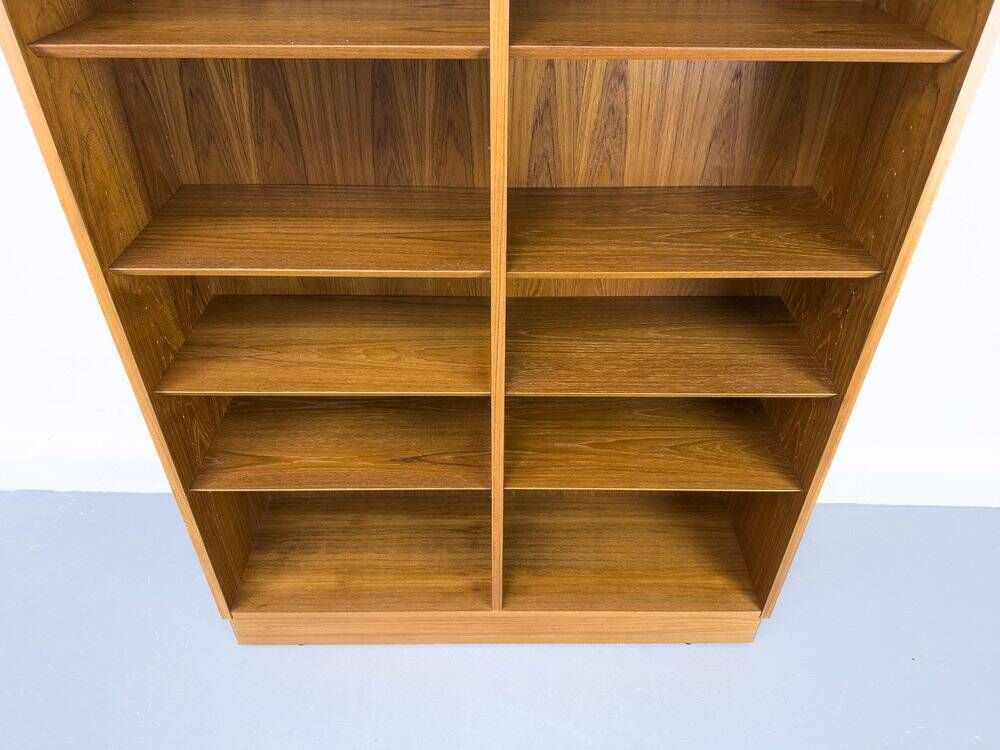 Large vintage teak bookshelf by Hundevad & Co., 1960s