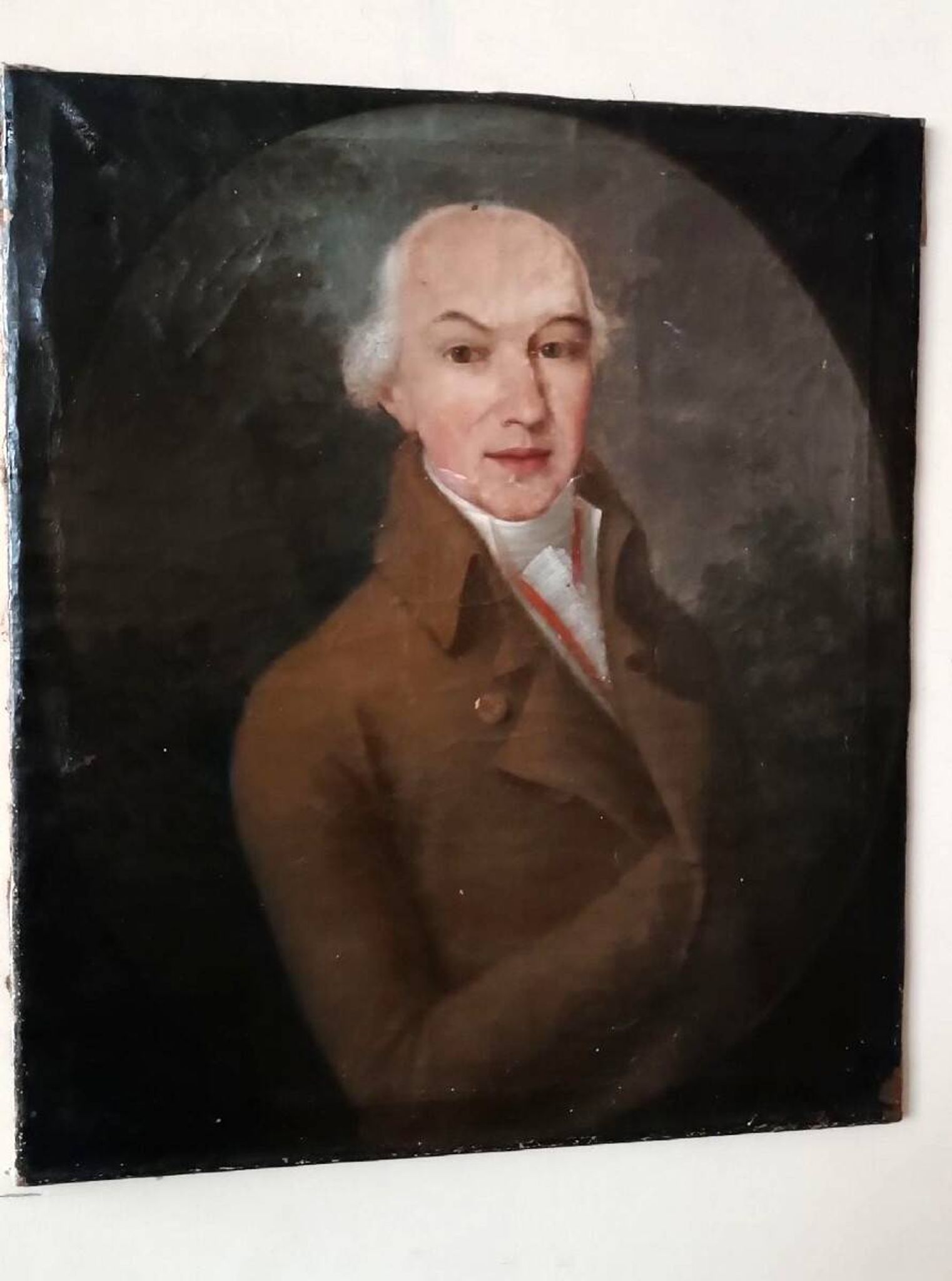 An old portrait of a gentleman dating from the late 18th century