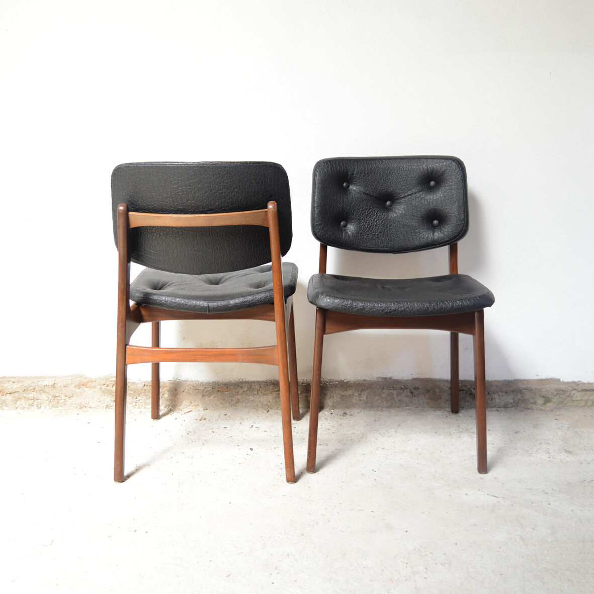Série de 4 chaises scandinaves en skaï