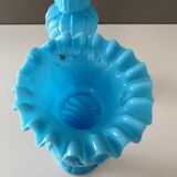 Ensemble de 2 vases victoriens en verre opale bleu