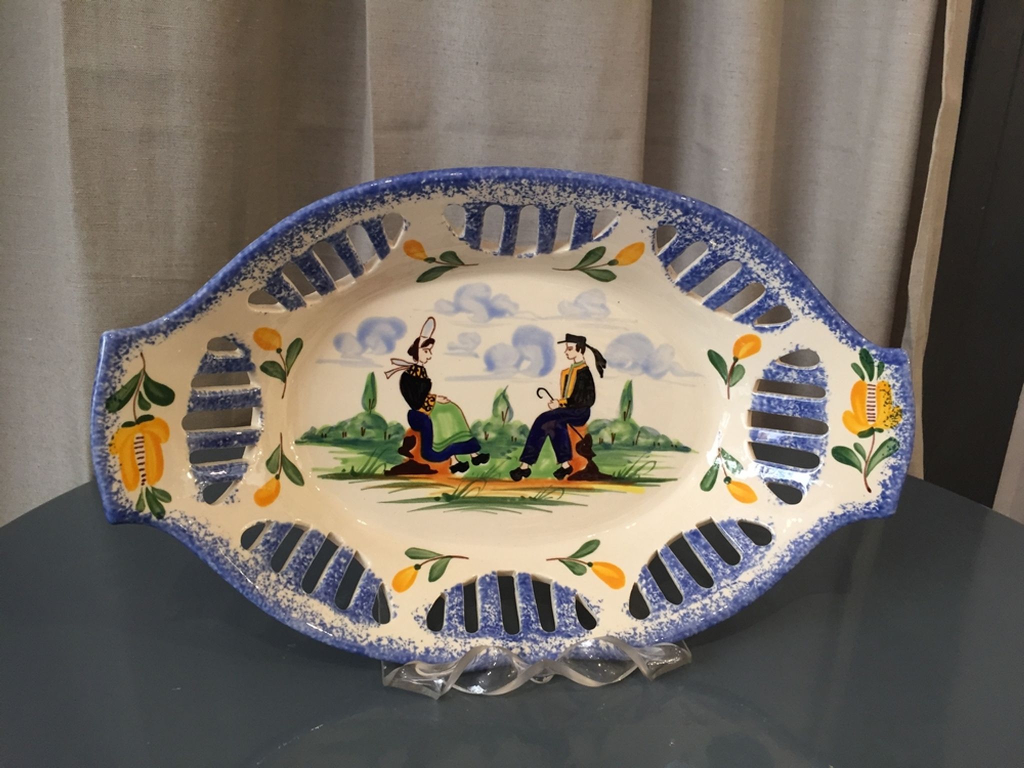 Fruit cup gabriel fourmaintraux breiz pierrick a decor of a couple of bretons