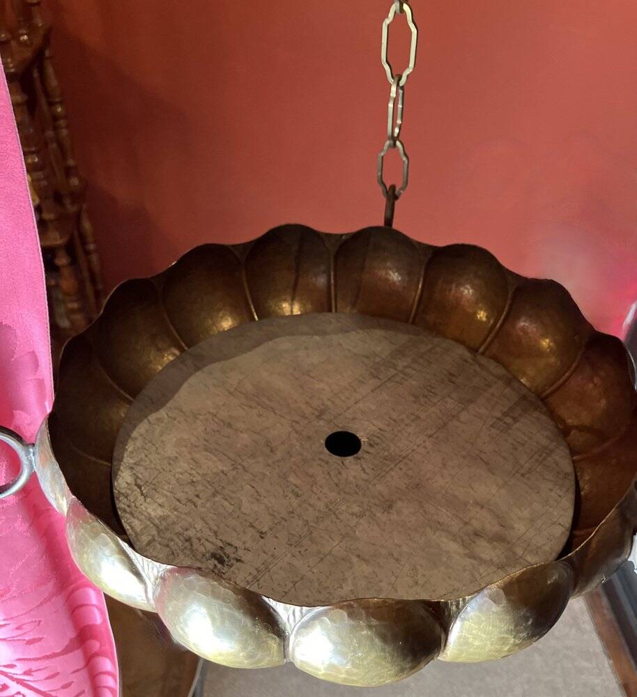 Italian Art Nouveau Hanging Bowl Pendant Lamps or Planters in Hand-Hammered Brass, 1890s, Set of 2