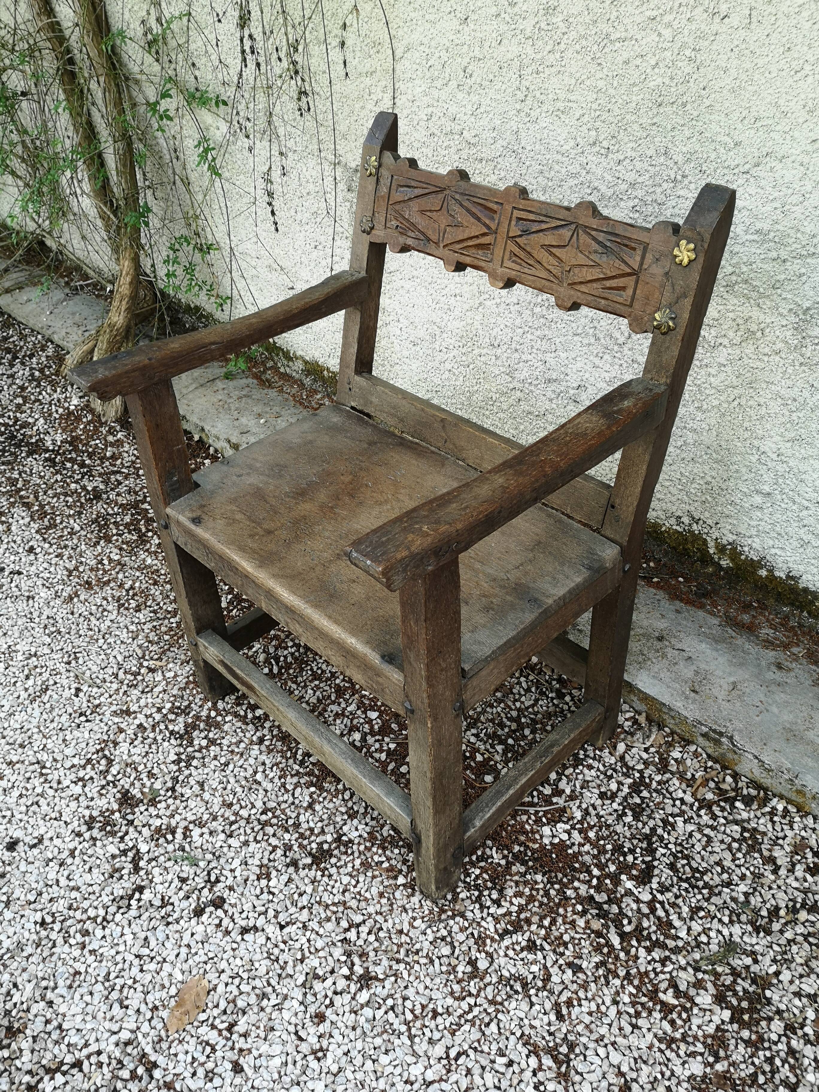 Traditional throne armchair