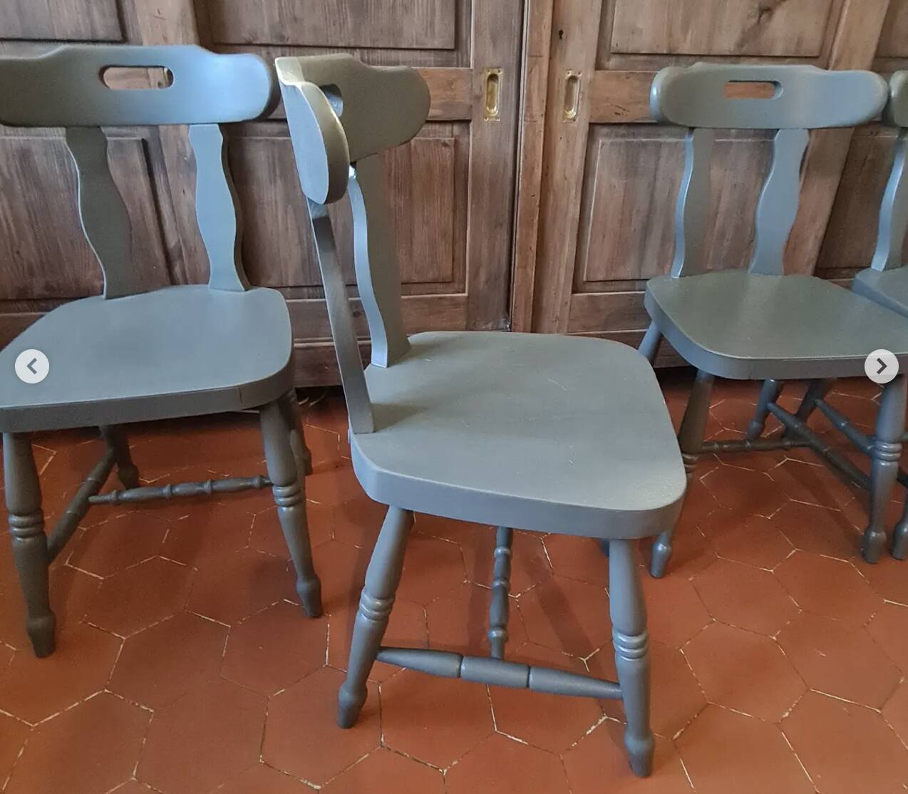 Série de 4 chaises bistrot anciennes en chêne GRISE